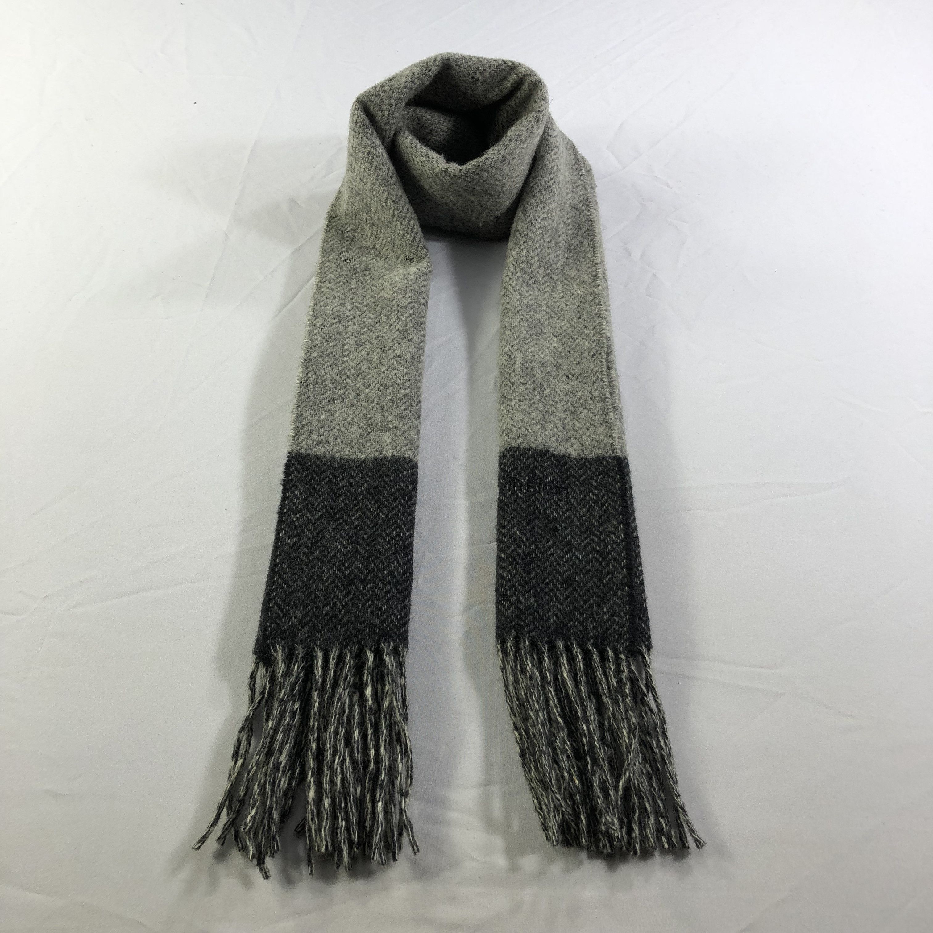 Calvin Klein Calvin Klein Wool Scarf Muffler V1380 Size ONE SIZE - 1 Thumbnail