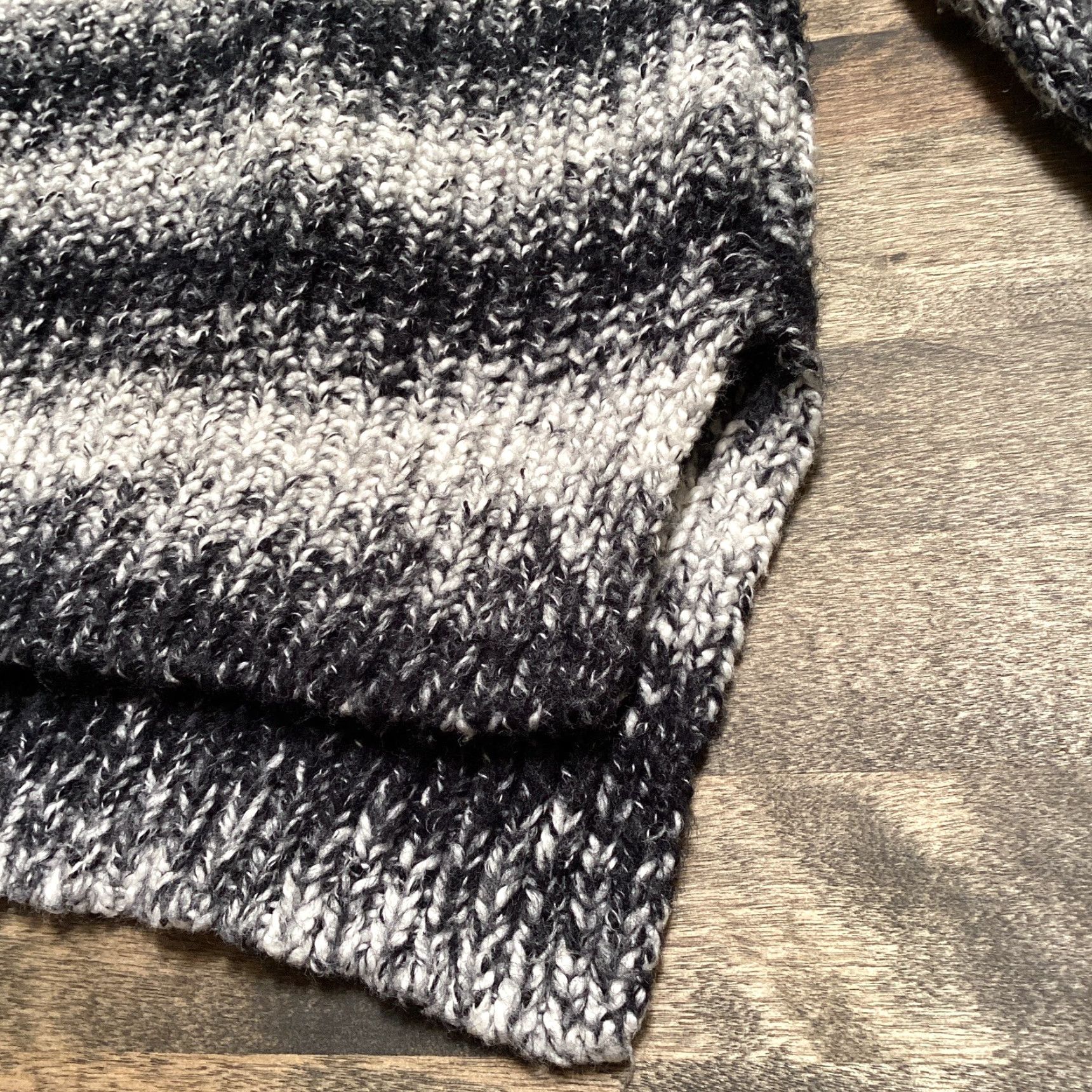 Michael Kors Michael Kors Sweater Women L Black Gray Stripes Zipper Detail Pullover Cozy Size L / US 10 / IT 46 - 6 Thumbnail