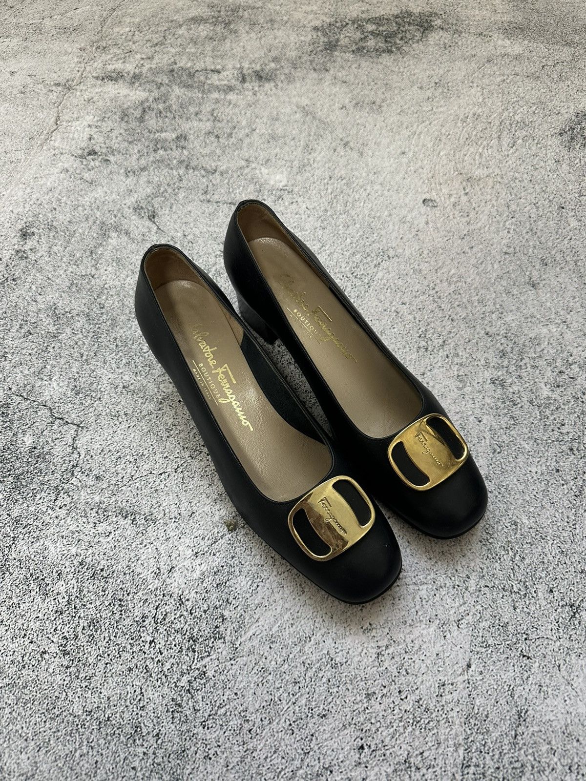 Salvatore Ferragamo Salvatore Ferragamo Leater Heels Golden Buckle Size US 5.5 / IT 35.5 - 1 Thumbnail