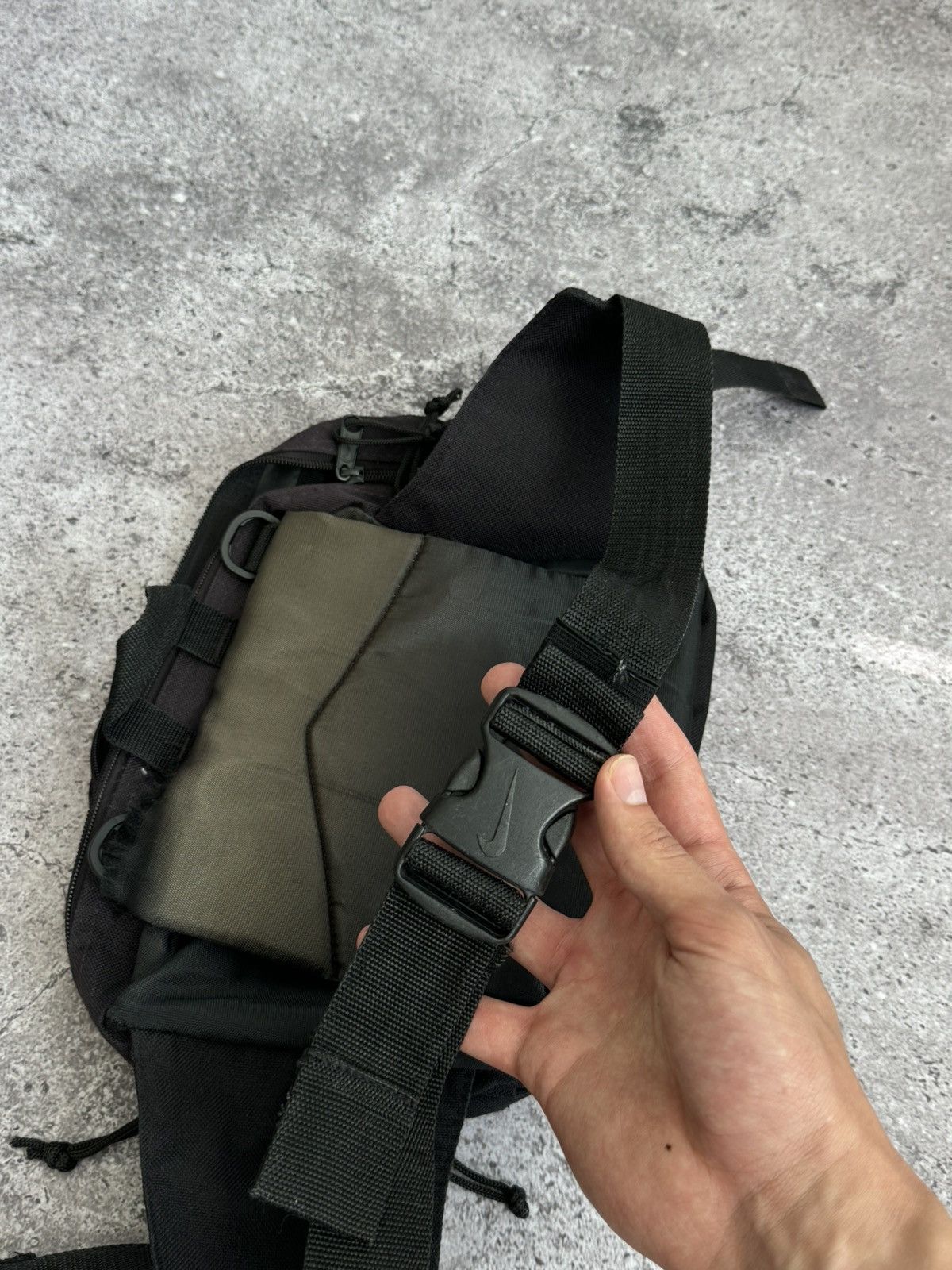 Nike × Vintage Vintage Nike distressed crossbody sling bag messenger Size ONE SIZE - 18 Thumbnail