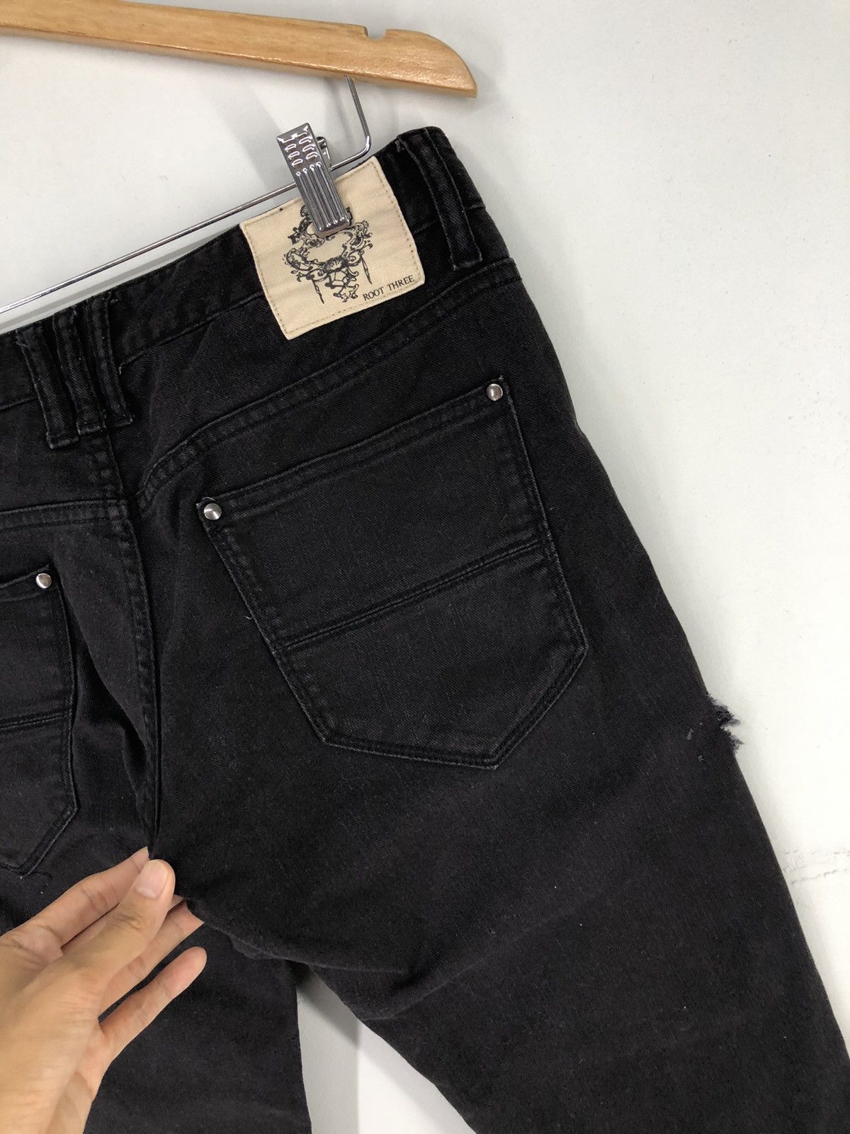Japanese Brand Japanese Brand Root Three Distressed Black Jeans Size US 31 - 16 Thumbnail