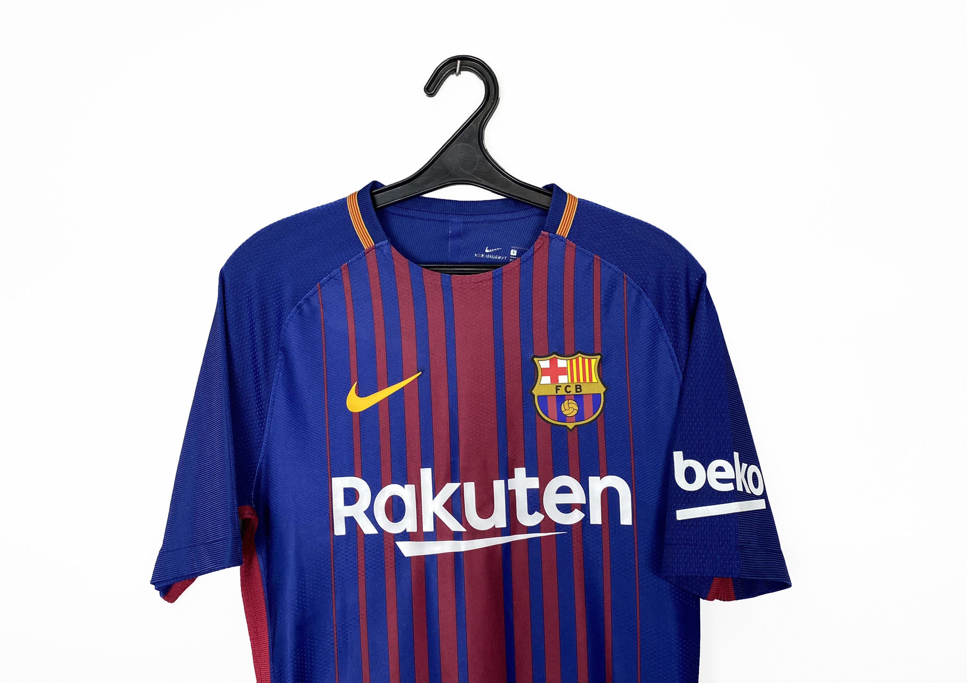 Other BARCELONA 2017/18 NIKE HOME FOOTBALL SOCCER JERSEY KIT Size US S / EU 44-46 / 1 - 2 Thumbnail