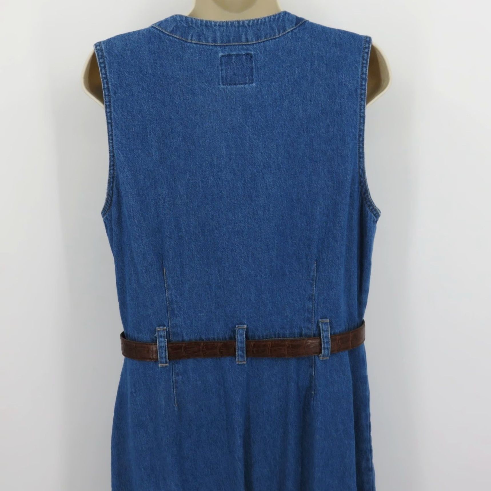 Gloria Vanderbilt VINTAGE Gloria Vanderbilt Women Medium Cotton Blue Denim Jean V Neck Button Dress Belted Dress Size 32" / US 10 / IT 46 - 7 Thumbnail
