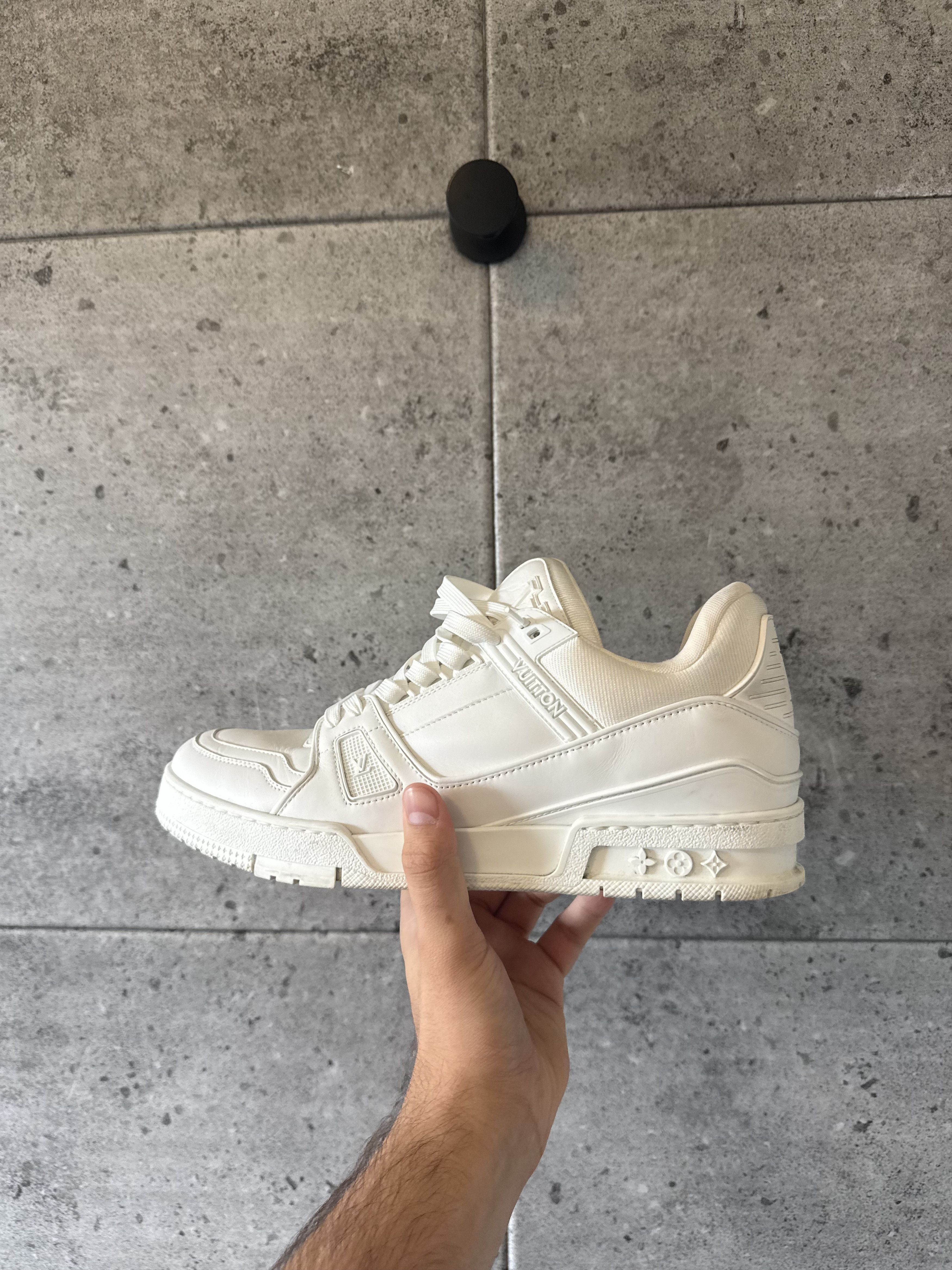 Louis Vuitton Louis Vuitton Virgil abloh all white trainers sneakers Size US 9.5 / EU 42-43 - 13 Thumbnail