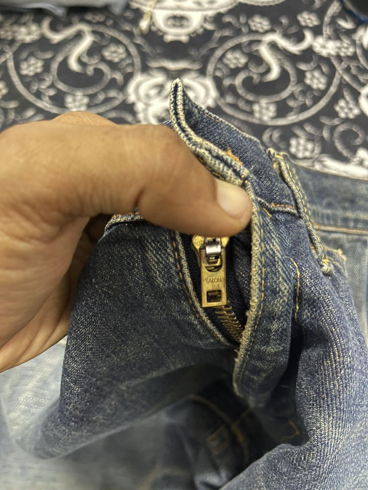 Lee 80s LEE RIDERS RARE ONESIDE SALVADGE DISTRESSED ON TALON ZIP Size US 31 - 8 Thumbnail