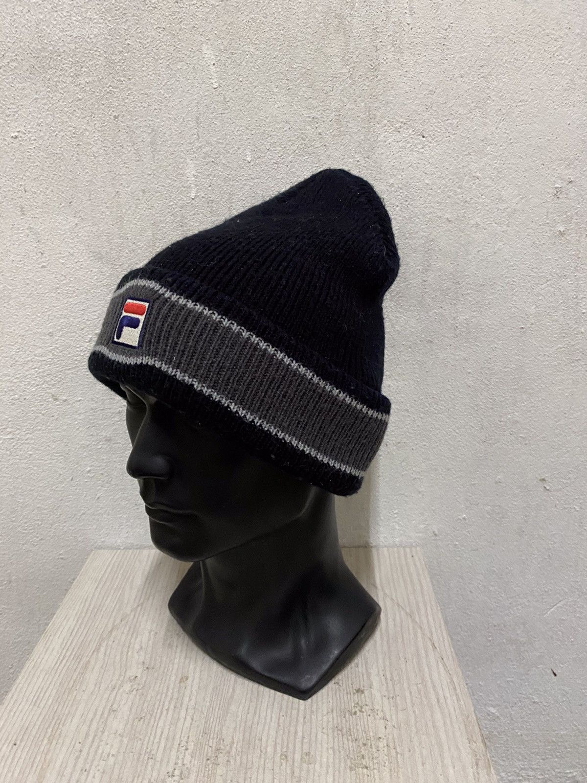 Fila × Vintage Vintage Fila Small Logo Beanie Hat Size ONE SIZE - 3 Thumbnail
