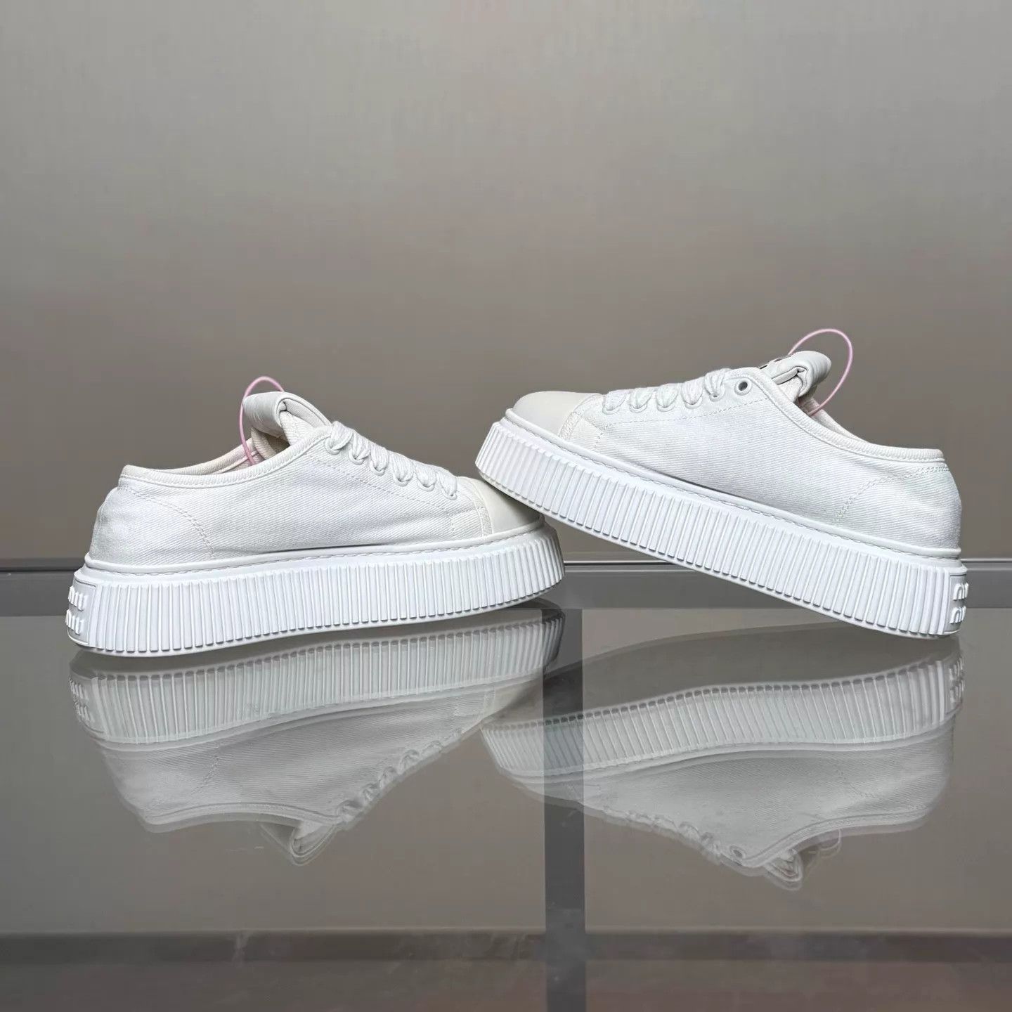 Miu Miu MIU MIU White Canvas Platform Biscuit Shoes Size 38 Size US 7.5 / IT 37.5 - 6 Thumbnail
