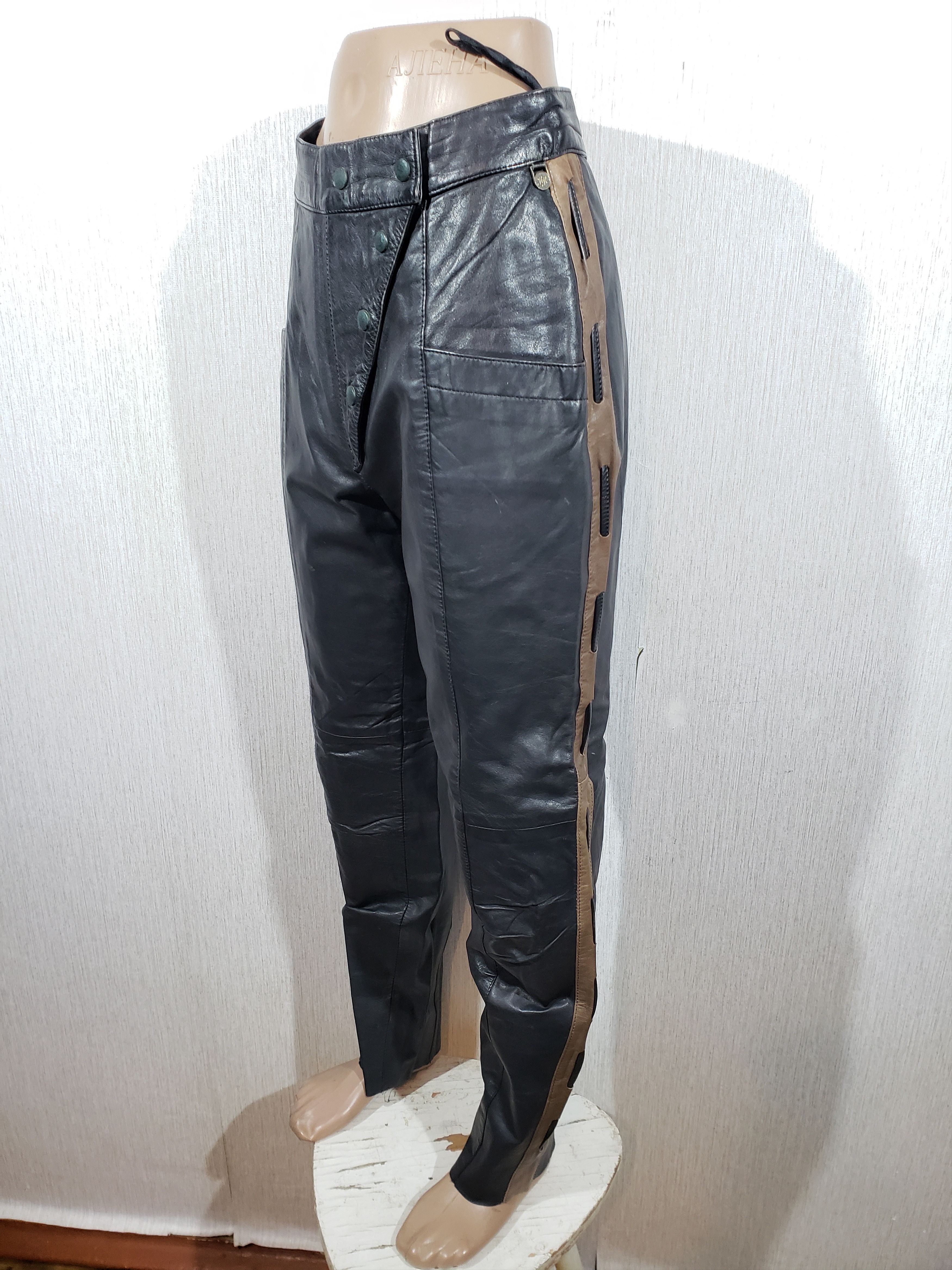 Genuine Leather Stylish women's black leather pants. Size 27" / US 4 / IT 40 - 2 Thumbnail