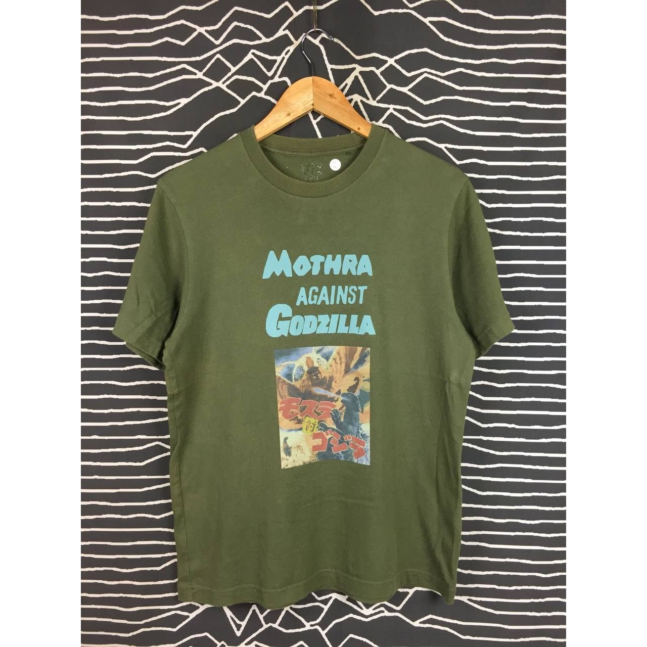 Uniqlo Uniqlo UT x Godzilla World Mothra Against Godzilla Tee Size US M / EU 48-50 / 2 - 1 Thumbnail