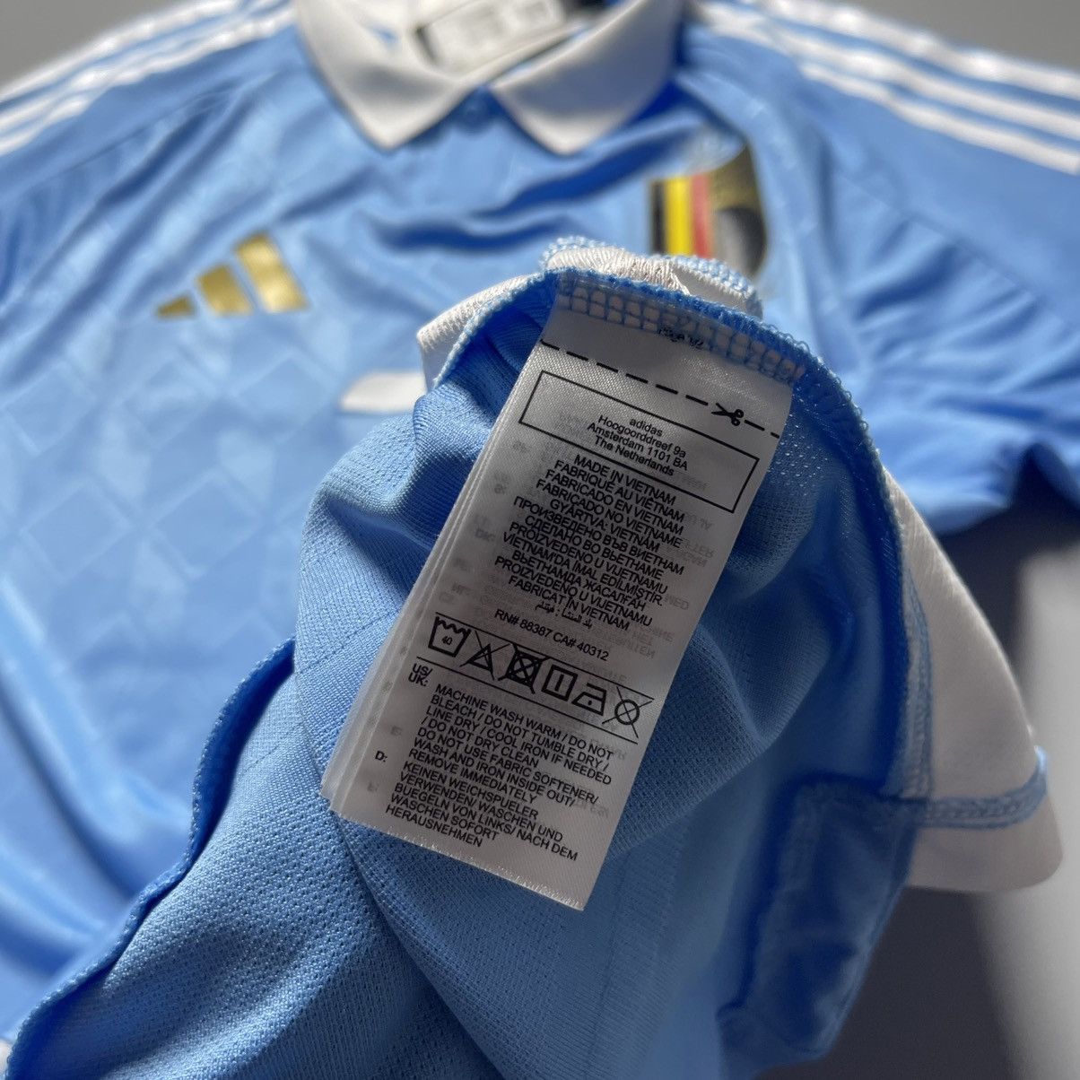 Vintage NWT BELGIUM ADIDAS 2024 EURO FOOTBALL SOCCER AWAY JERSEY Size US XL / EU 56 / 4 - 8 Thumbnail