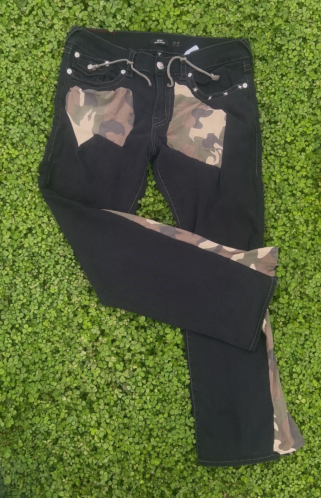 True Religion Custom true religion’s with camo patches and flare Size US 36 / EU 52 - 2 Thumbnail