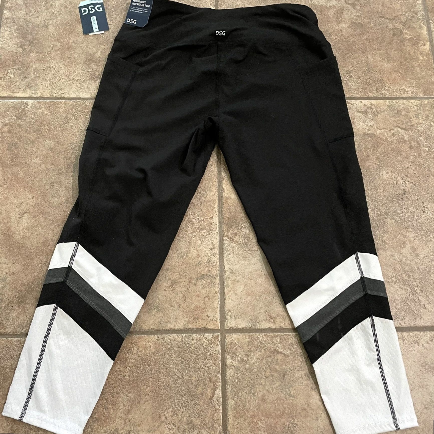 Vintage DSG Performance Black Stretchy Workout Pants Women XL 32x24 Compression Activewear Pants Womens Size 40" / US 18 - 5 Thumbnail