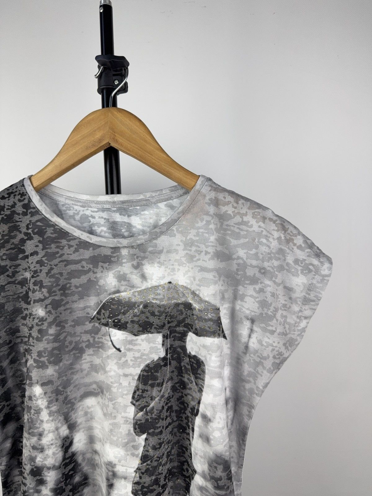 Other Art Print Streetwear Tee – Shadow Girl with Umbrella Size L / US 10 / IT 46 - 2 Thumbnail