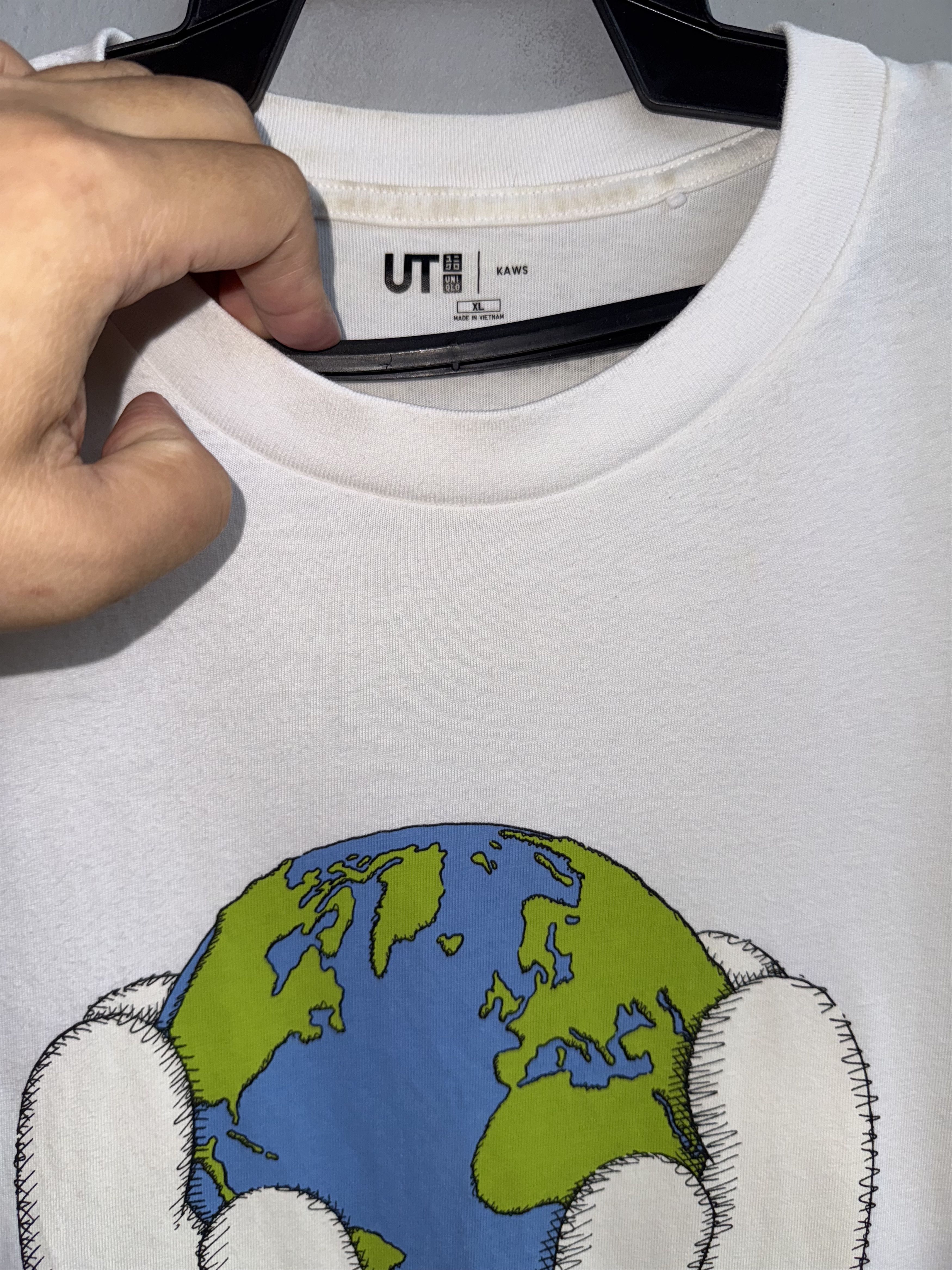 Kaws × Uniqlo Kaws Peace For All Graphic Uniqlo Shirt Size US XL / EU 56 / 4 - 2 Thumbnail