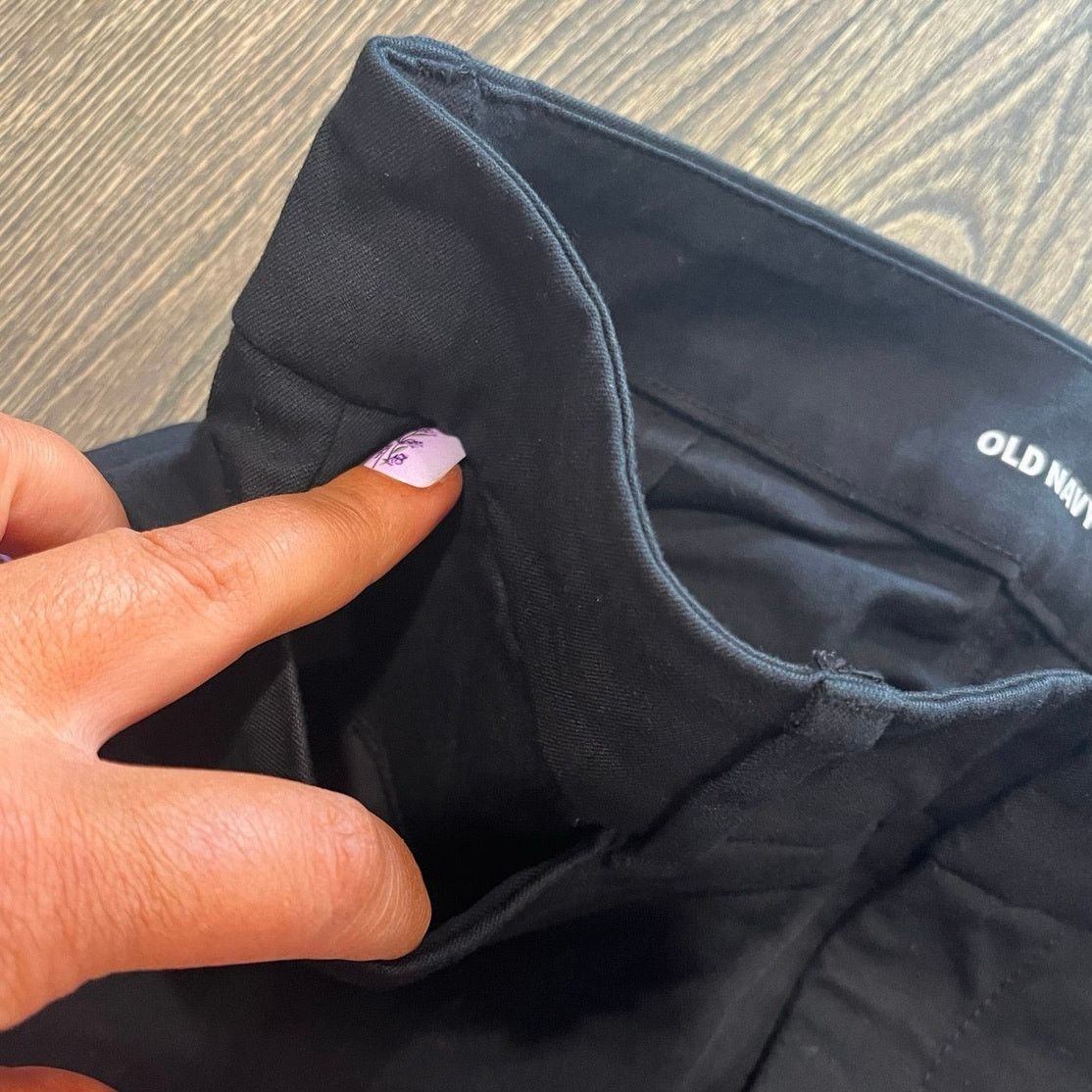 Old Navy Old Navy High-Rise Pixie Pants Secret Smooth Pockets Black 0 Size 25" / US 0 / IT 36 - 4 Thumbnail