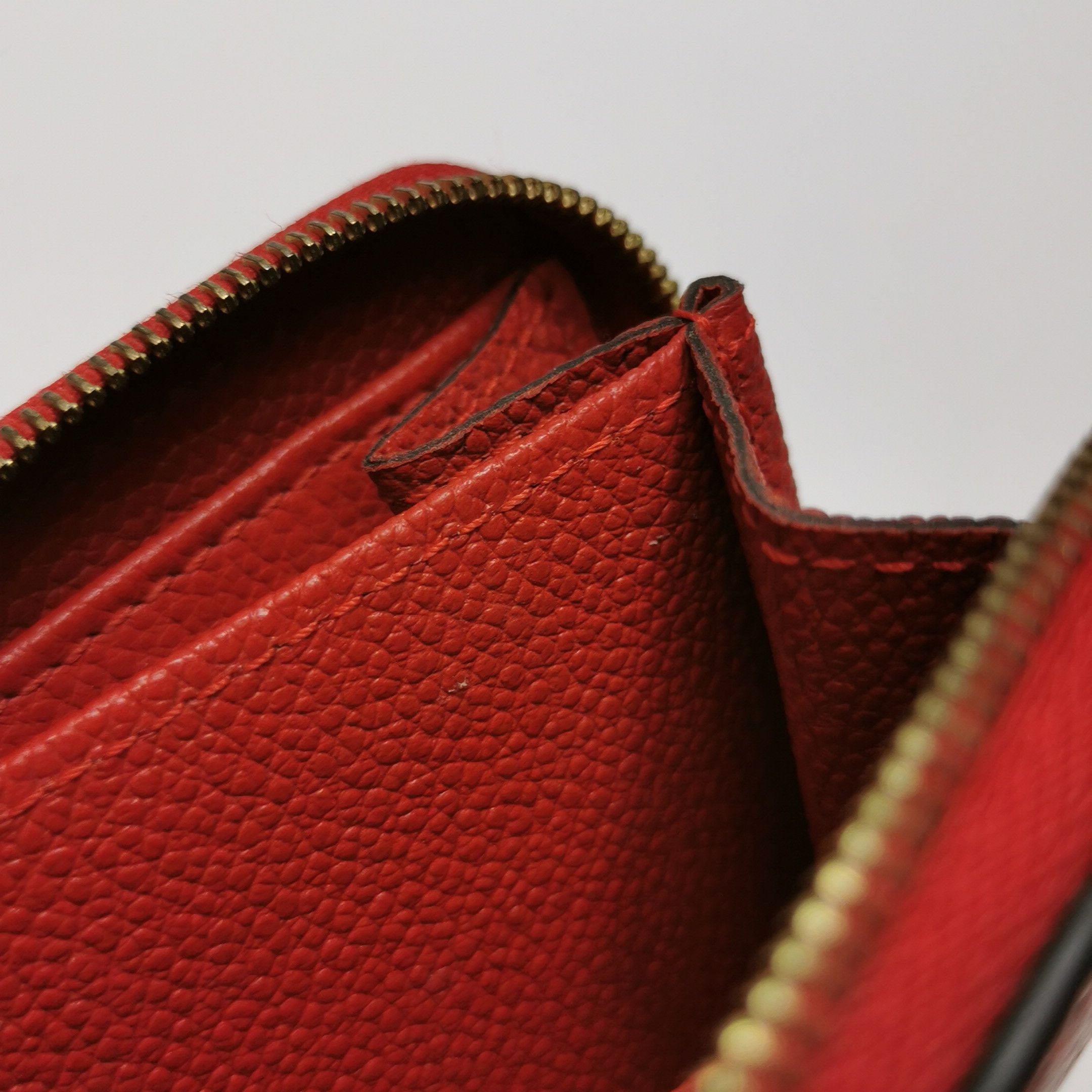 Louis Vuitton Louis Vuitton (LV) Zippy cowhide solid color old flower emb Size ONE SIZE - 3 Thumbnail