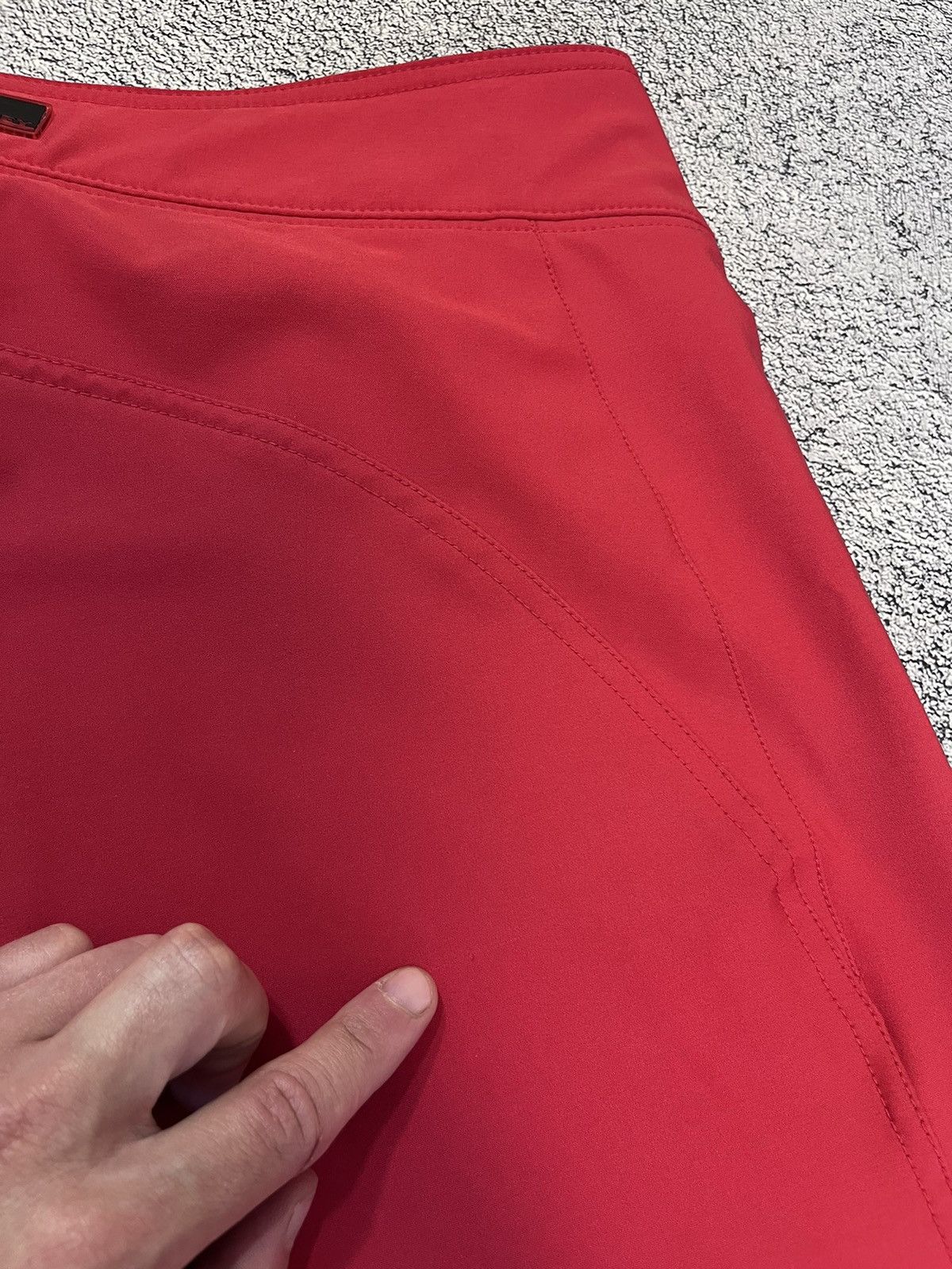 Oakley Oakley Vintage Board Shorts Red Size 33 Surf Zip Pocket Logo Size US 33 - 14 Thumbnail