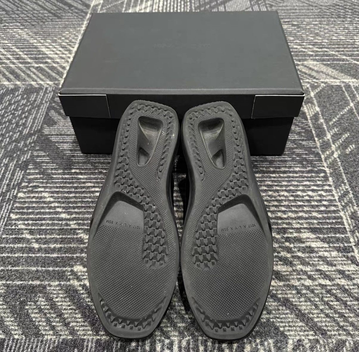 1017 ALYX 9SM 1017 ALYX 9SM Cap Toe Slide Sandals J42 Size US 8.5 / EU 41-42 - 6 Thumbnail
