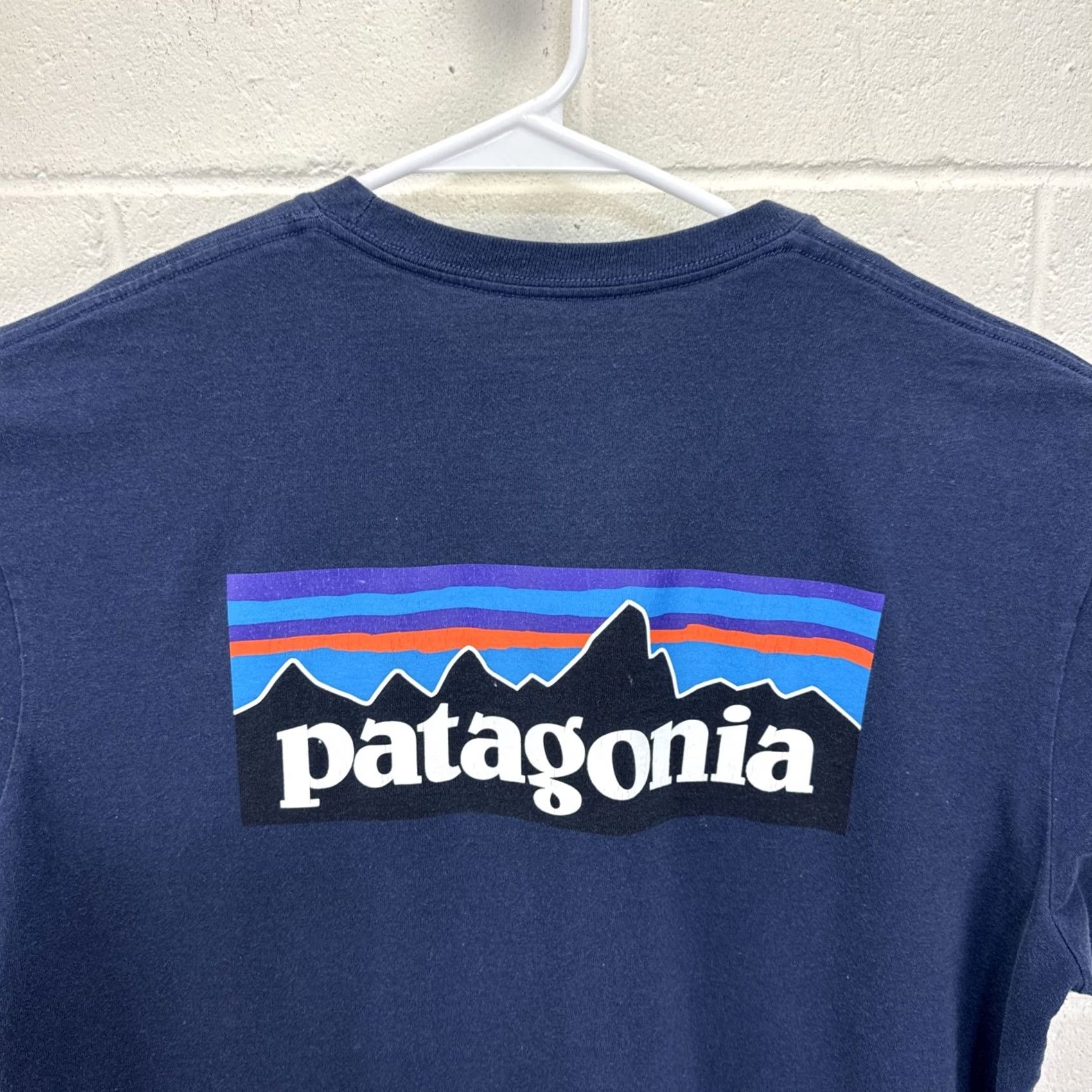 Patagonia Patagonia Shirt Mens Large Navy Blue P-6 Logo Graphic T-shirt Short Sleeve Blue Cotton Polyester Crew Neck Men’s Regular Size US L / EU 52-54 / 3 - 2 Thumbnail