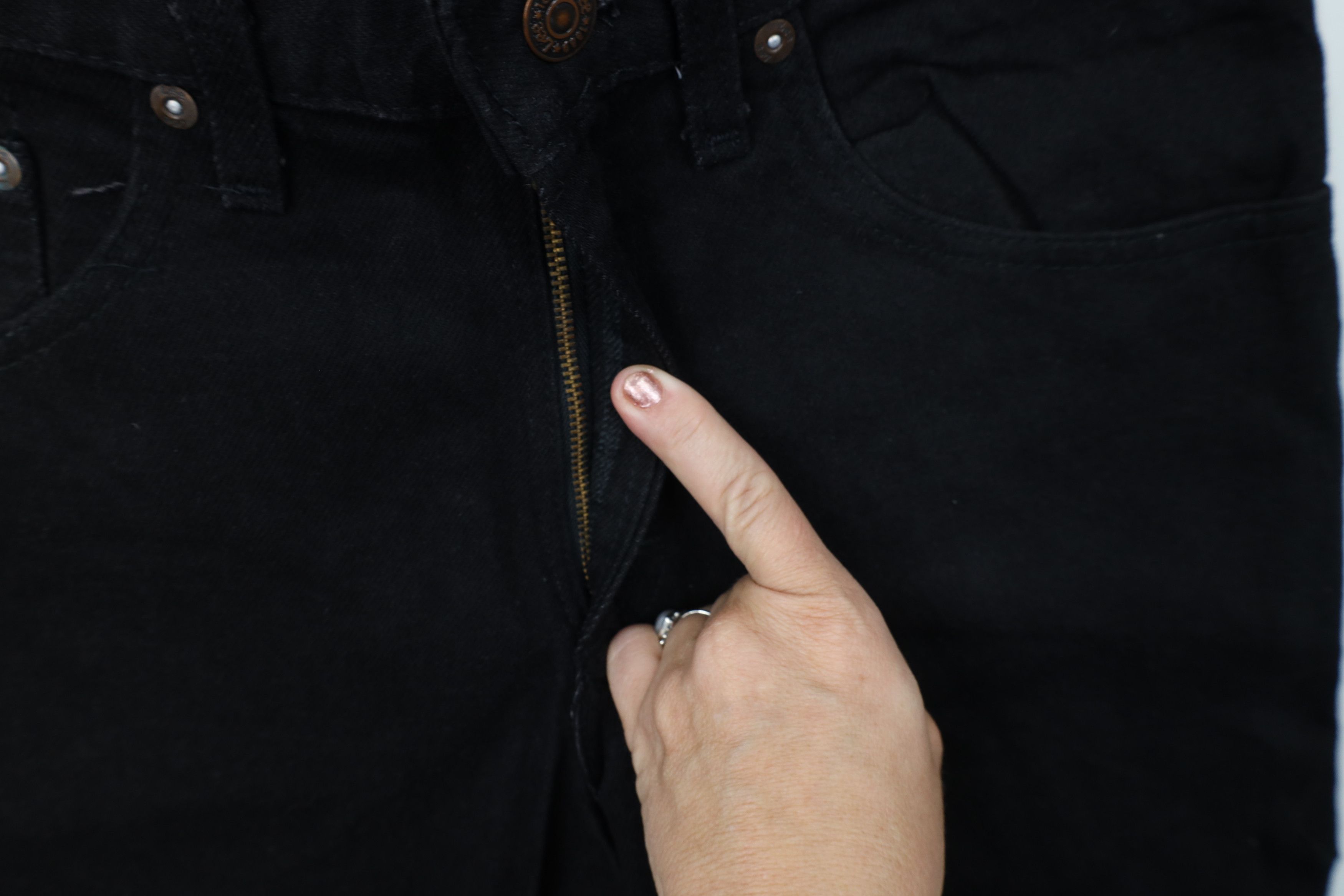 Lee Deadstock Vintage 90s Lee Tapered Leg Denim Jeans Black USA Size US 28 / EU 44 - 8 Thumbnail