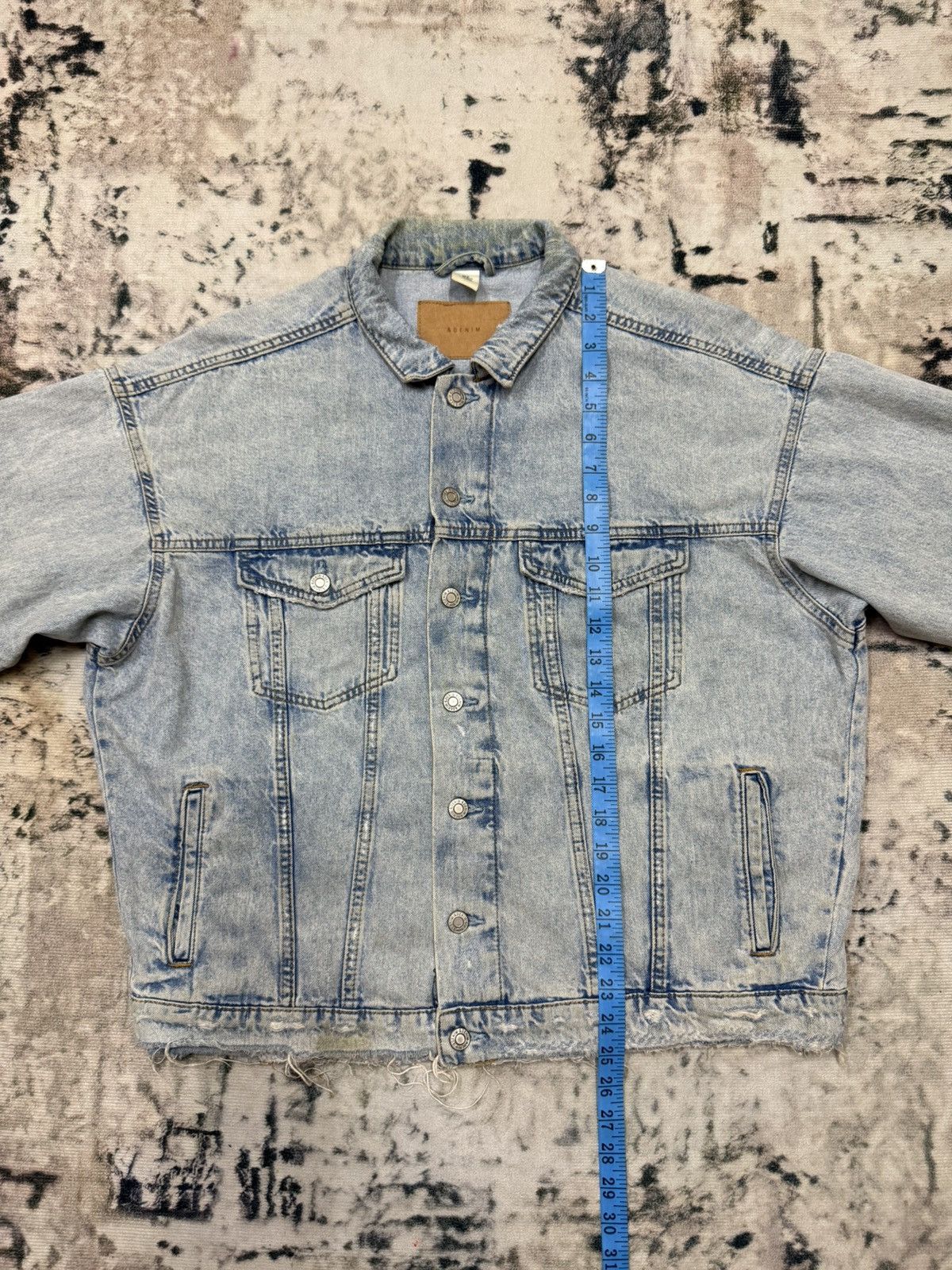 H&M & Denim Distressed Denim Jacket Size US M / EU 48-50 / 2 - 16 Thumbnail