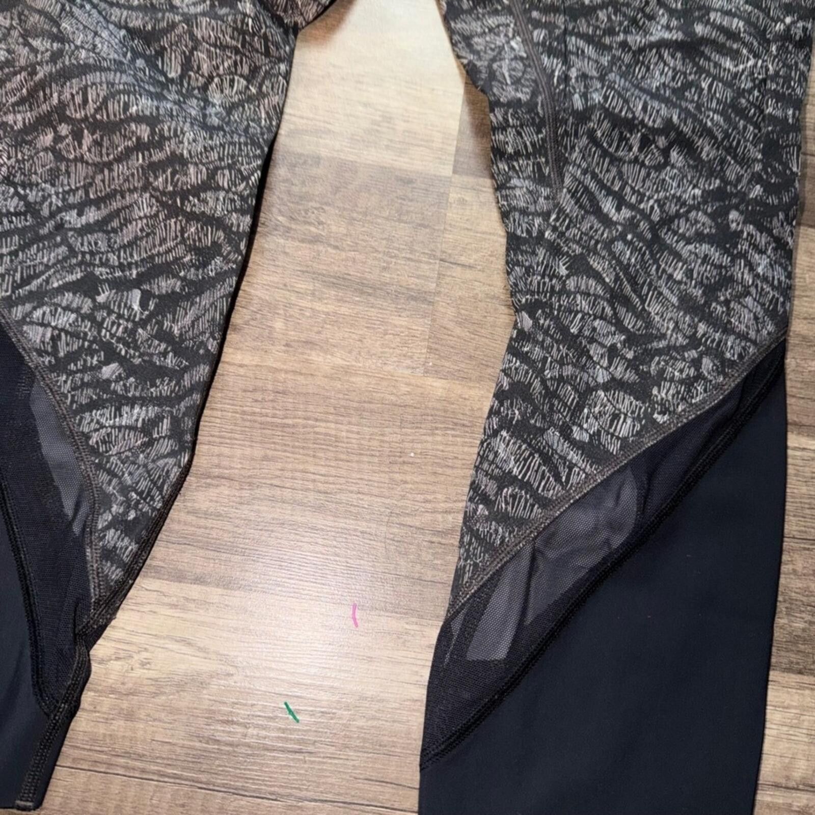 Lululemon Lululemon High Rise Crop Leggings Size 30" / US 8 / IT 44 - 2 Thumbnail