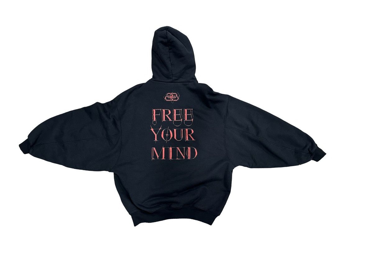 Balenciaga Balenciaga Freemason Secret Society Hoodie Size US M / EU 48-50 / 2 - 2 Thumbnail