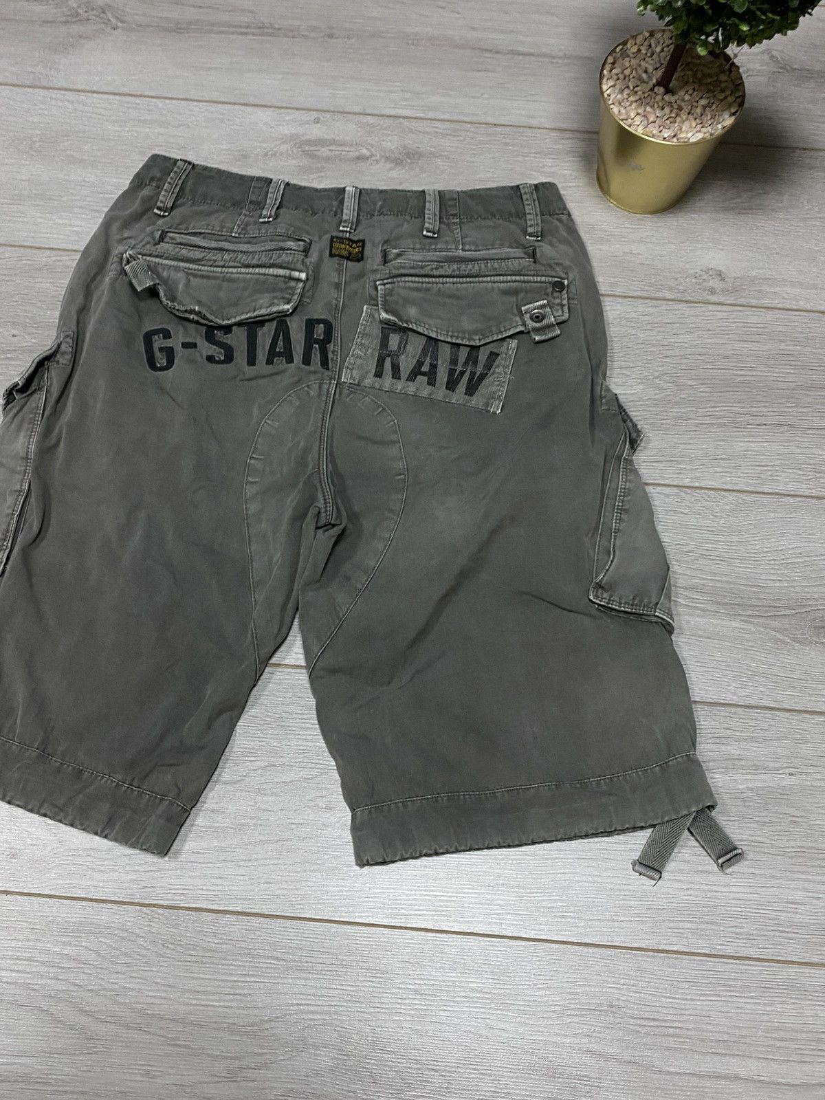 G-Star G star raw vintage big logo cargo shorts faded Size US 32 / EU 48 - 3 Thumbnail