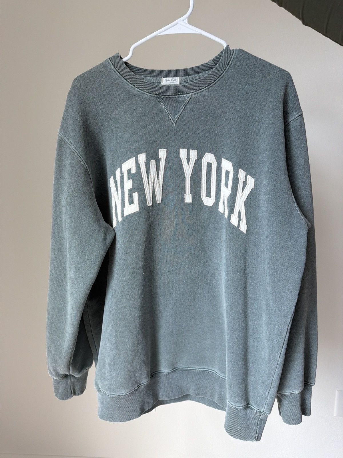 Brandy Melville Brandy Melville New York Sweatshirt Size ONE SIZE - 1 Thumbnail