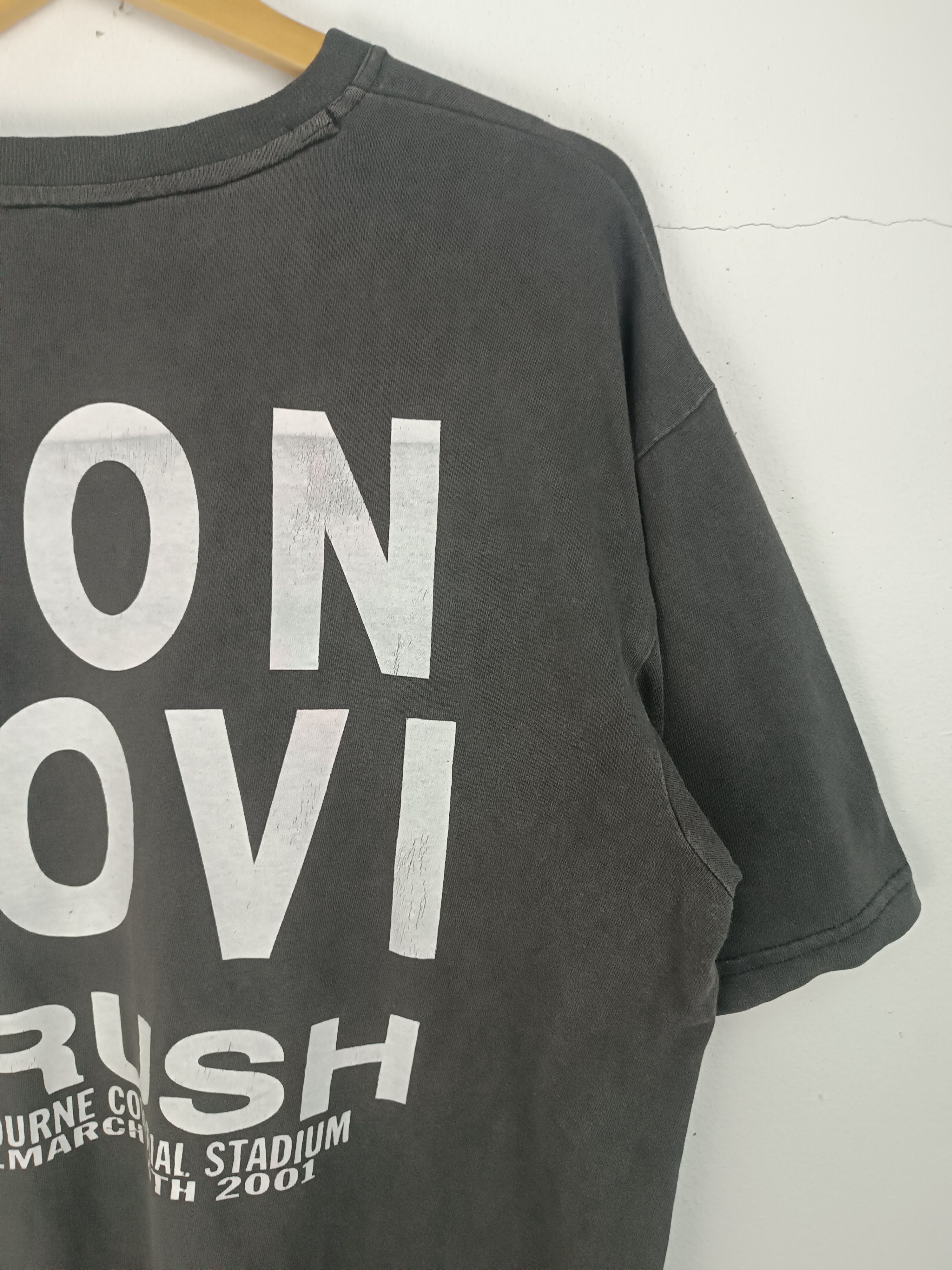 Band Tees VINTAGE 2001 BON JOVI CRUSH LIVE FADED BOXY TEE VERY RARE Size US L / EU 52-54 / 3 - 11 Thumbnail