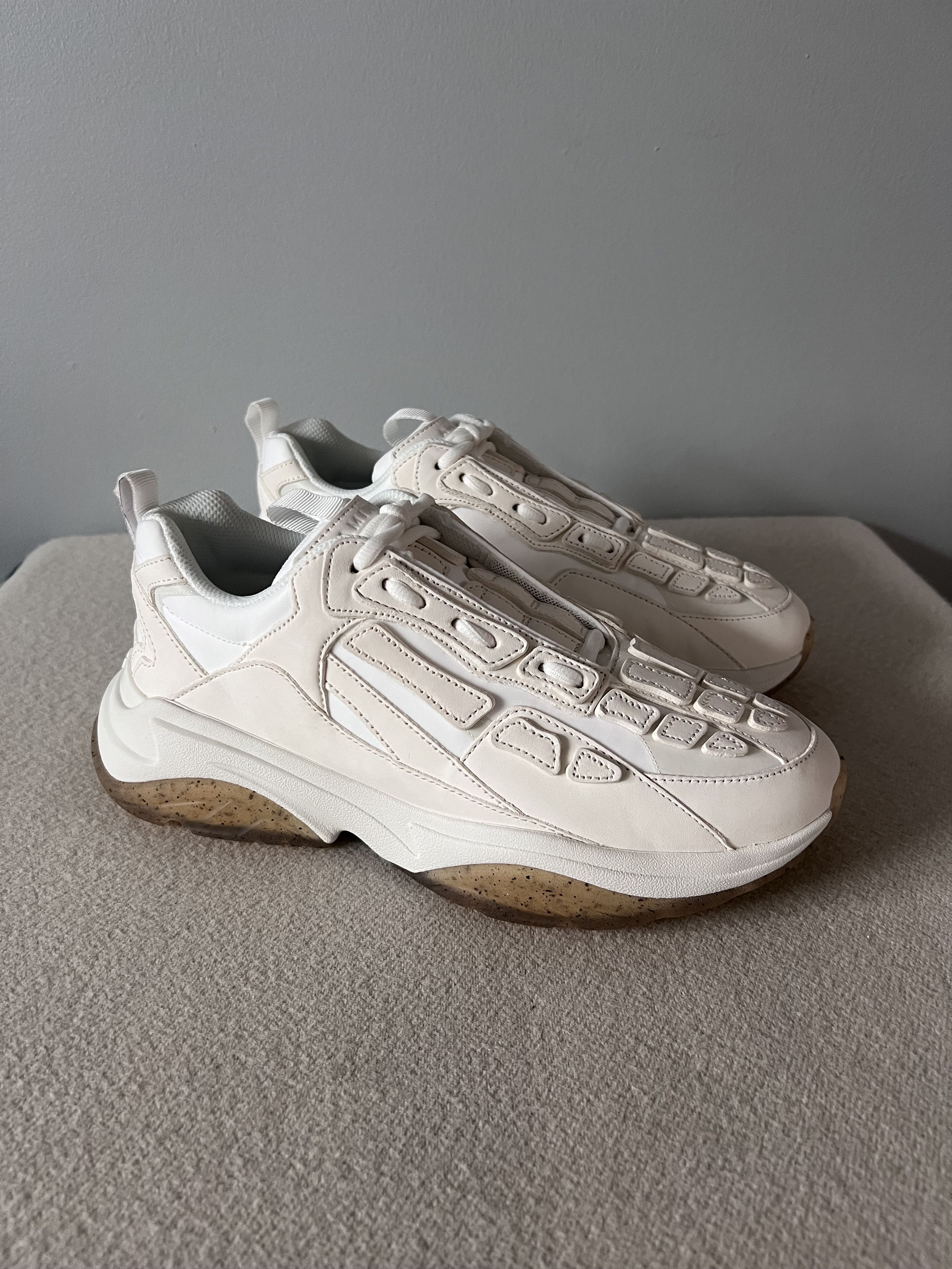 Amiri Amiri Bone Runner Sneakers in White Alabaster | Grailed