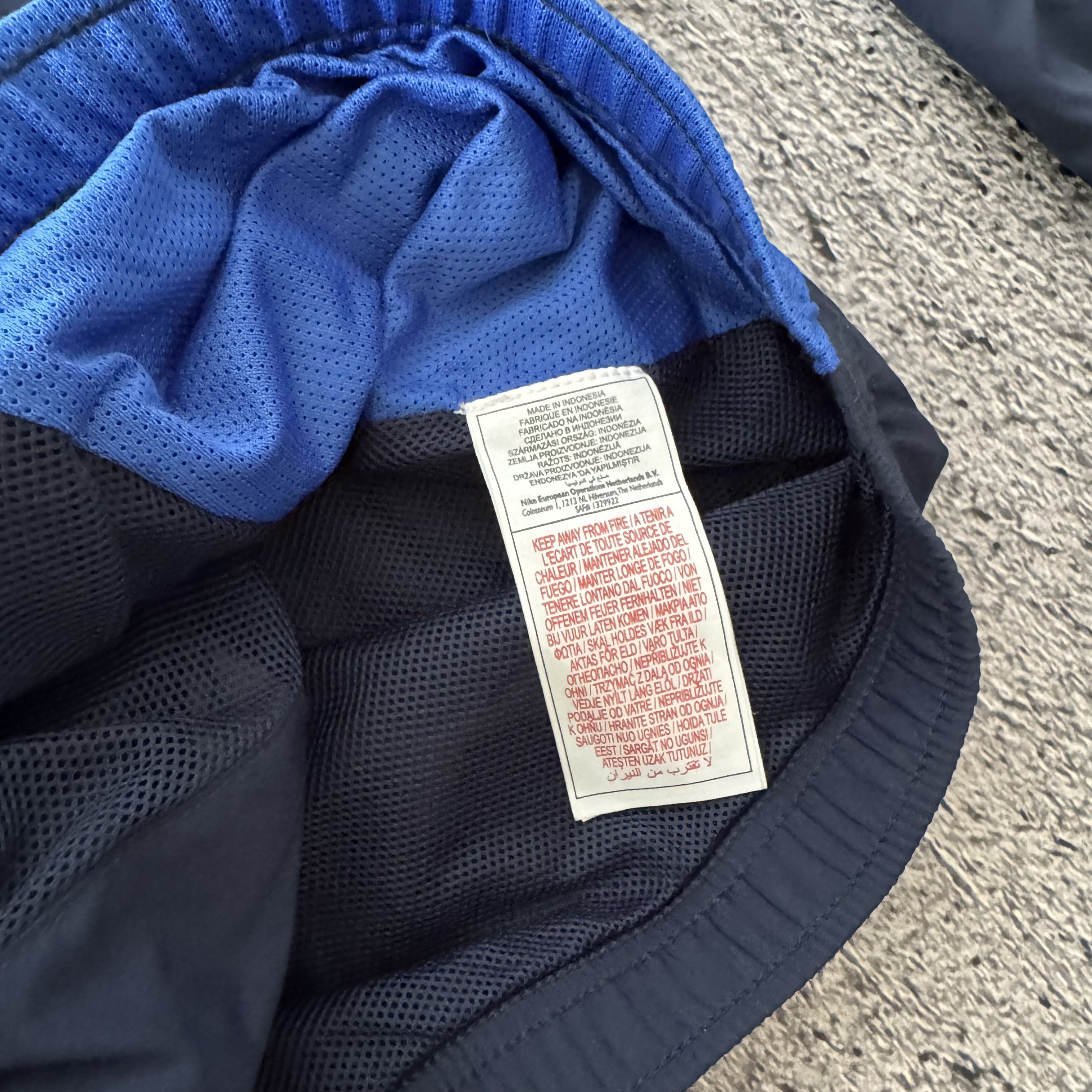 Nike Nike Vintage Nylon Track Boxy Oversize Jacket Windbreaker Size US XL / EU 56 / 4 - 9 Thumbnail