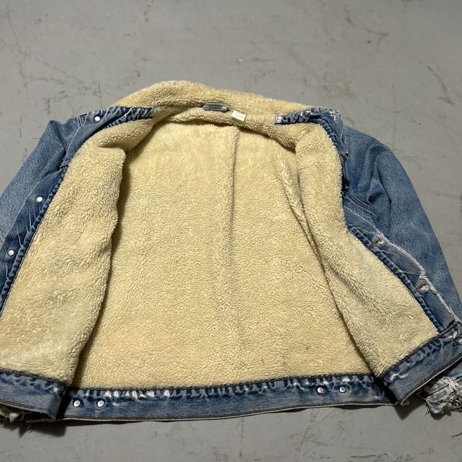 Levi's **Distressed Levi's Denim Boa Jacket - Vintage 80's Blue Men Size US M / EU 48-50 / 2 - 5 Thumbnail