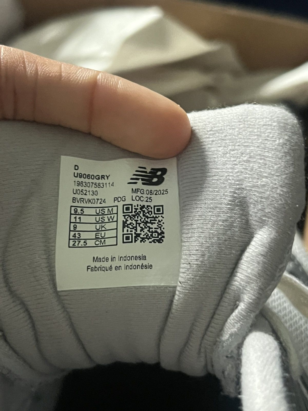 New Balance New Balance 9060 Size US 9.5 / EU 42-43 - 6 Thumbnail