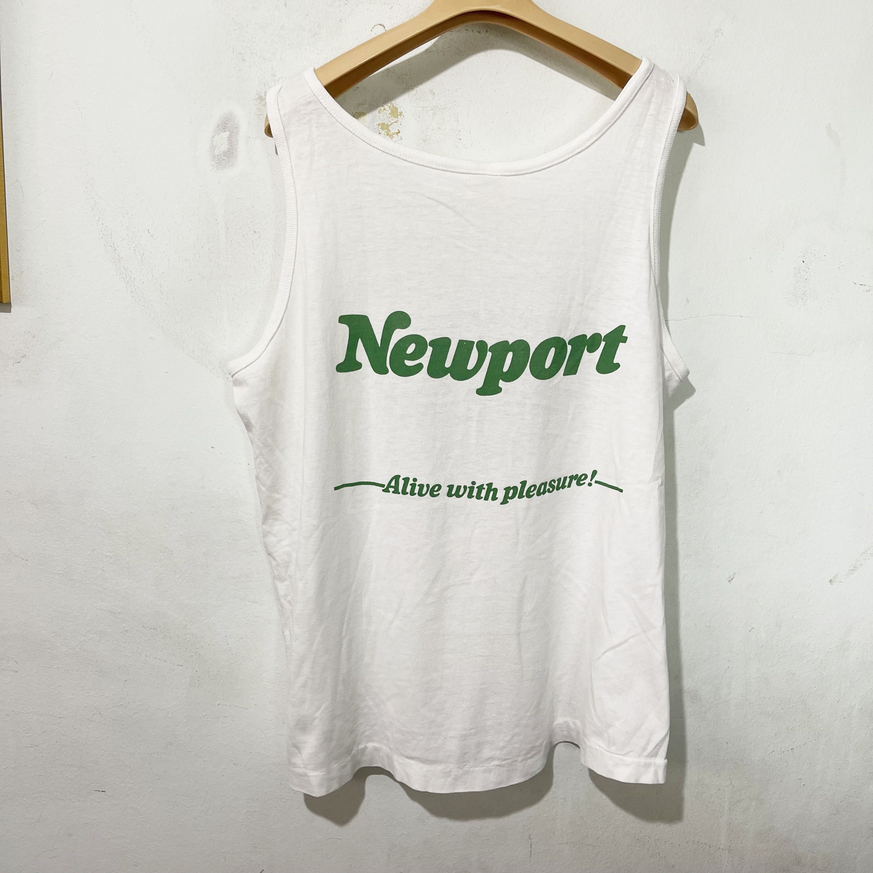 Vintage Vintage 90s Newport Alive With Pleasure Tank Top Shirt Size US L / EU 52-54 / 3 - 3 Thumbnail