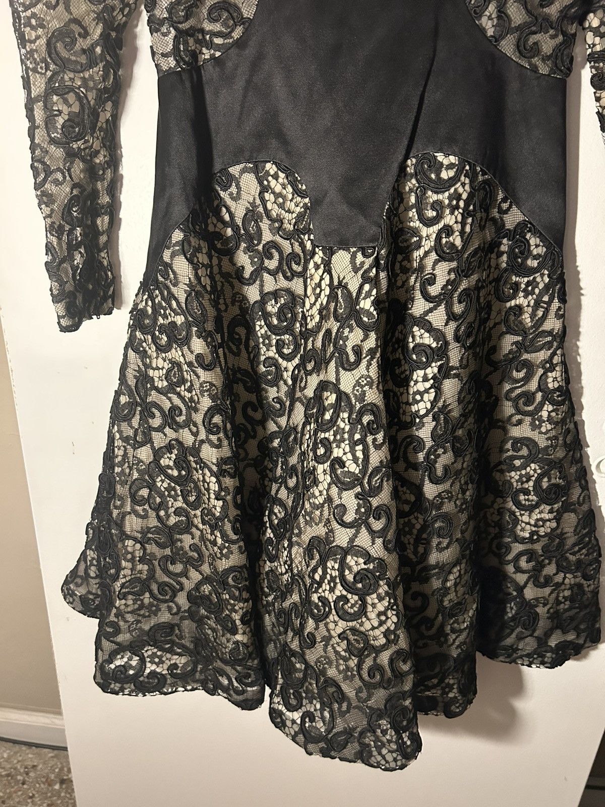 Geoffrey Beene GEOFFREY BEENE FLORAL LACE PANEL COCKTAIL DRESS Size 6 Size M / US 6-8 / IT 42-44 - 10 Thumbnail