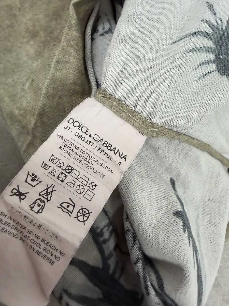 Dolce & Gabbana 2010s Dolce & Gabbana Faded Grey Gun Rose T-Shirt Size US M / EU 48-50 / 2 - 7 Thumbnail