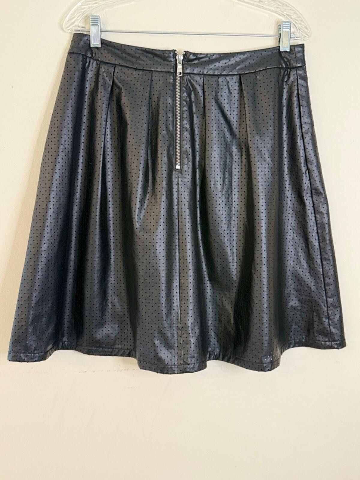 Worthington Worthington black faux leather mesh mini skirt pockets SZ 8 Size 30" / US 8 / IT 44 - 2 Thumbnail
