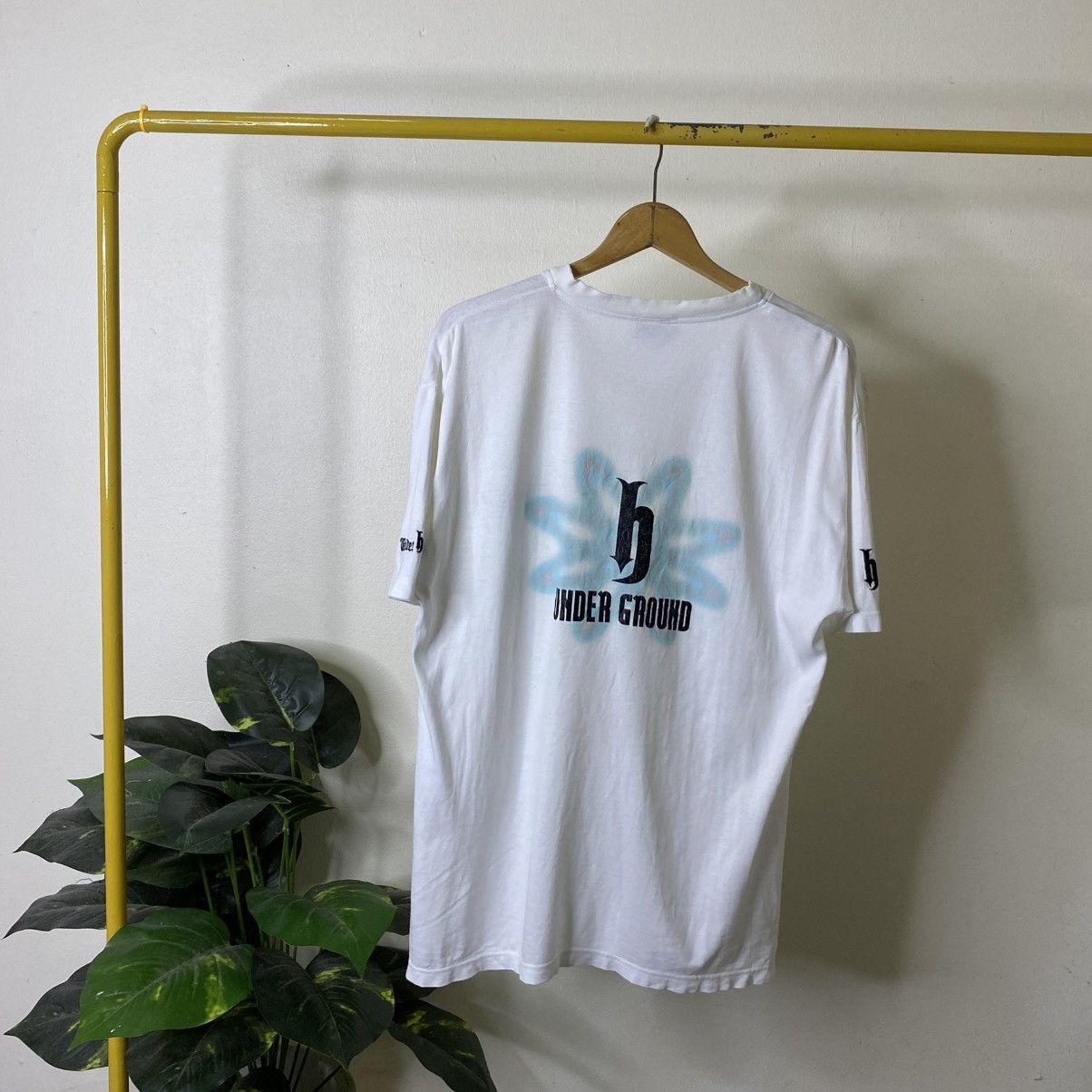 Band Tees Vintage 2000s DJ Honda Underground V neck T Shirt Size US L / EU 52-54 / 3 - 1 Thumbnail