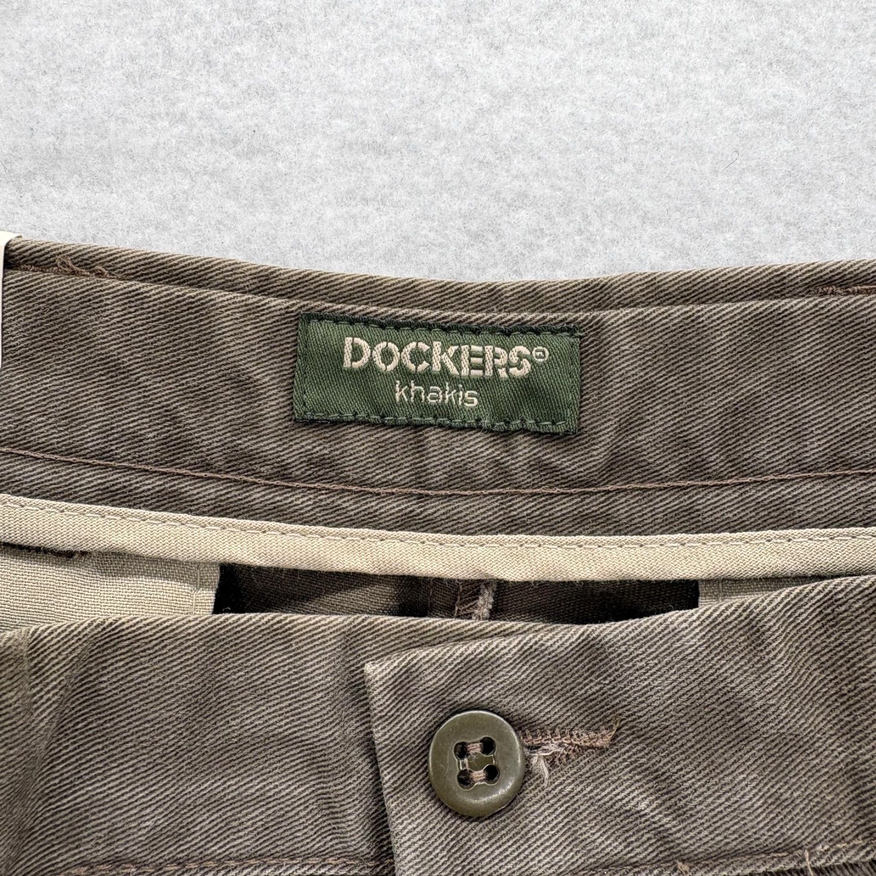 Dockers VINTAGE Dockers Premium Khakis Pants Mens 33x30 Brown Pleated Relaxed No Wrinkle Size US 33 - 5 Thumbnail