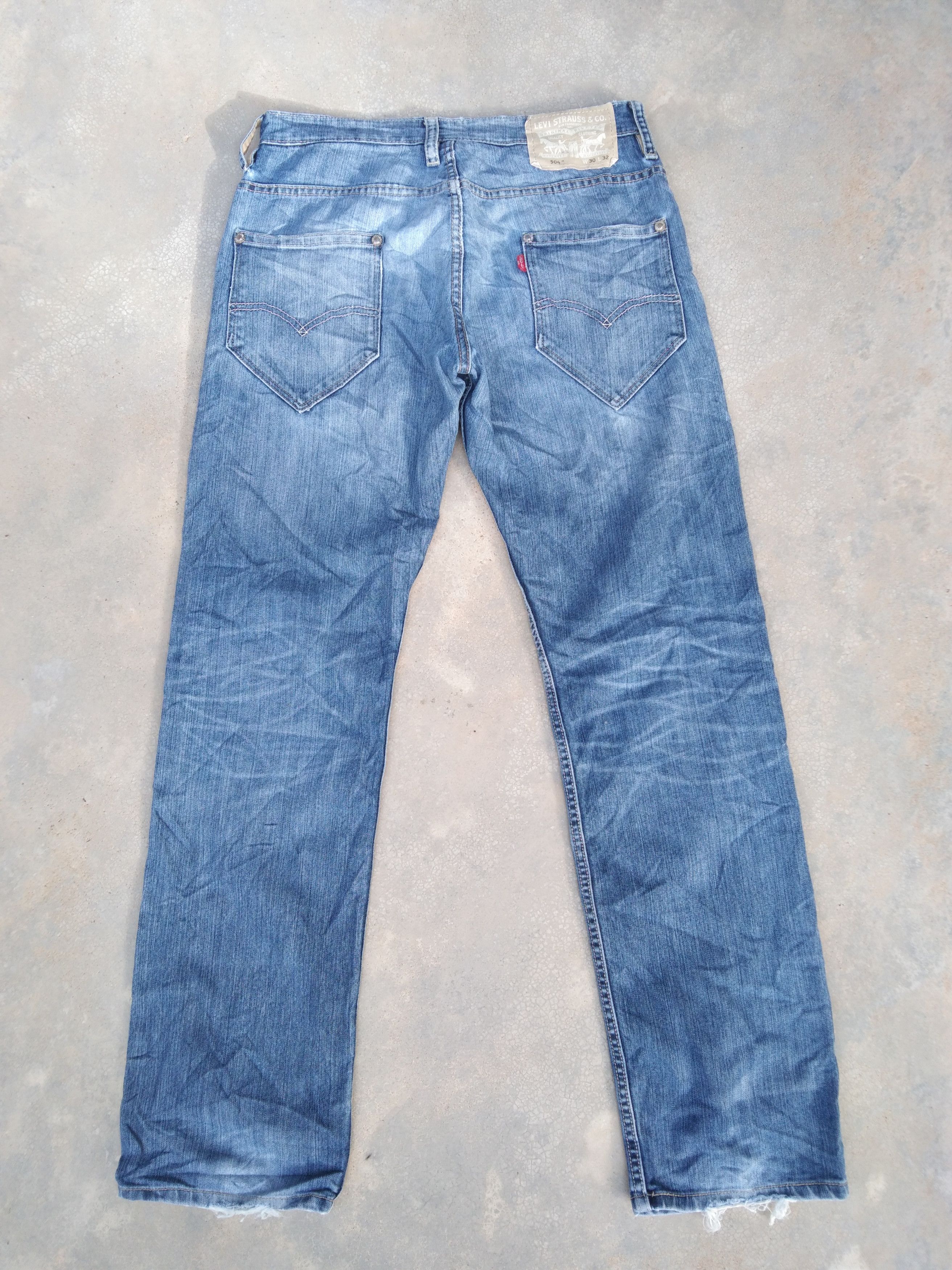 image of Vintage Levi's Jeans 504 Distressed Denim 30X32 in Blue, Men's
