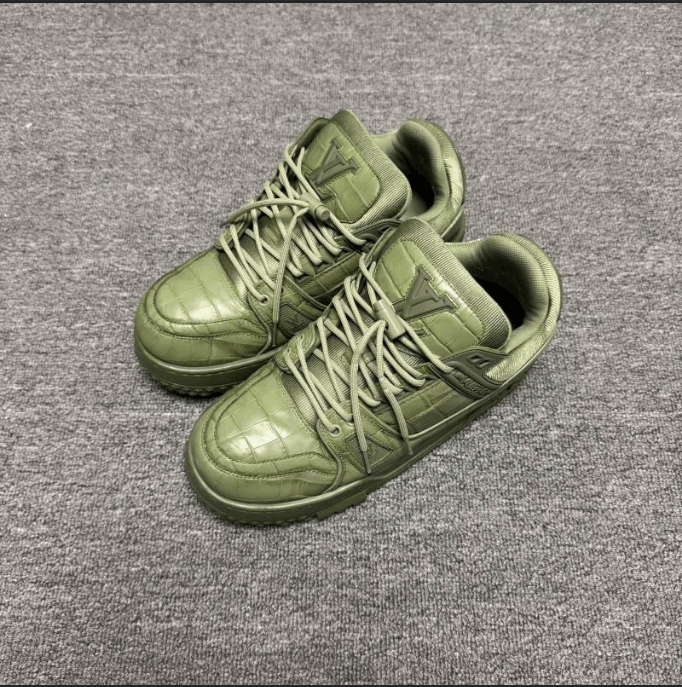 Louis Vuitton Louis Vuitton low-top sneakers 41.5 Size US 8.5 / EU 41-42 - 1 Thumbnail