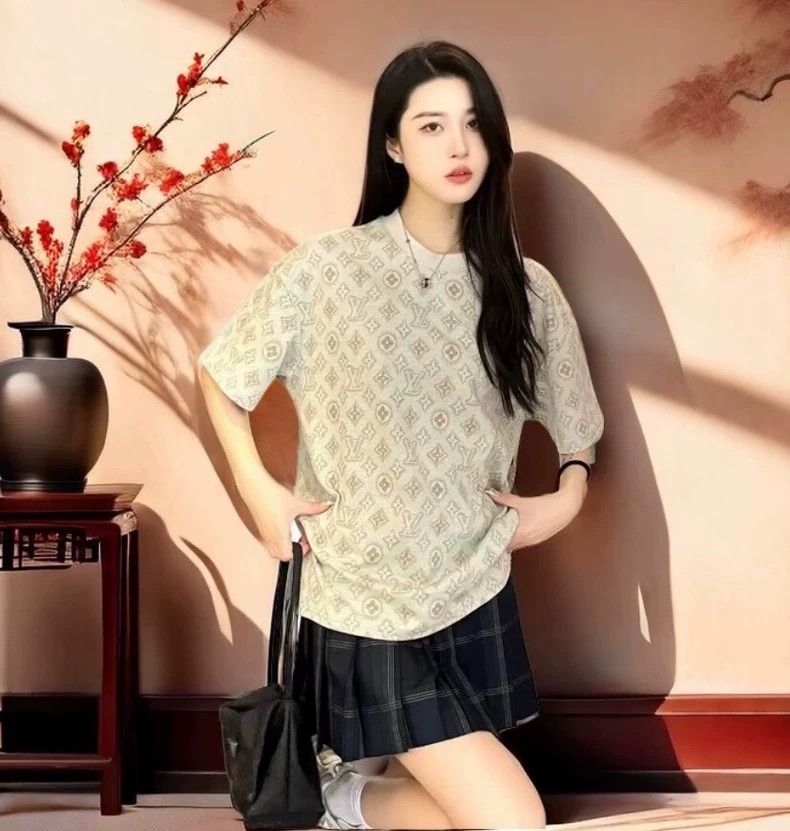 Louis Vuitton Louis Vuitton Color-block logo full-print cotton crew neck Size US S / EU 44-46 / 1 - 8 Thumbnail