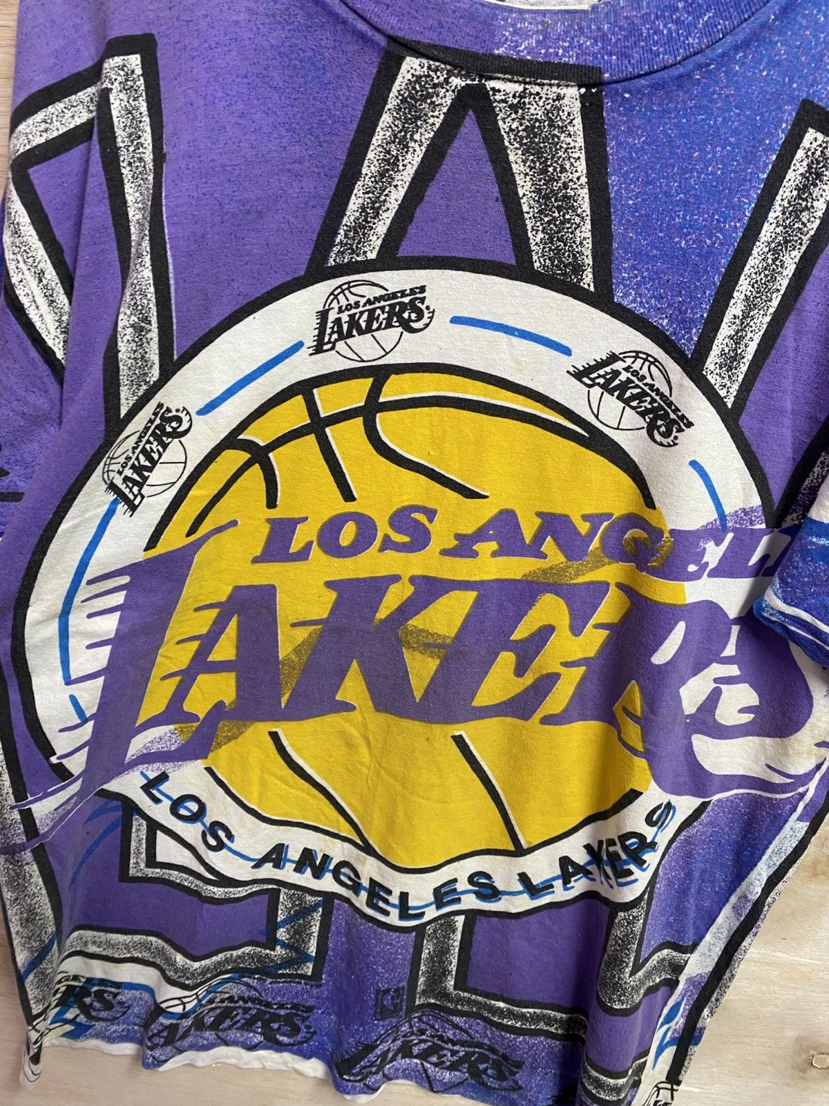 NFL vintage 1990s Los Angeles Lakers Magic Johnson T-shirt, Size US XL / EU 56 / 4 - 10 Thumbnail