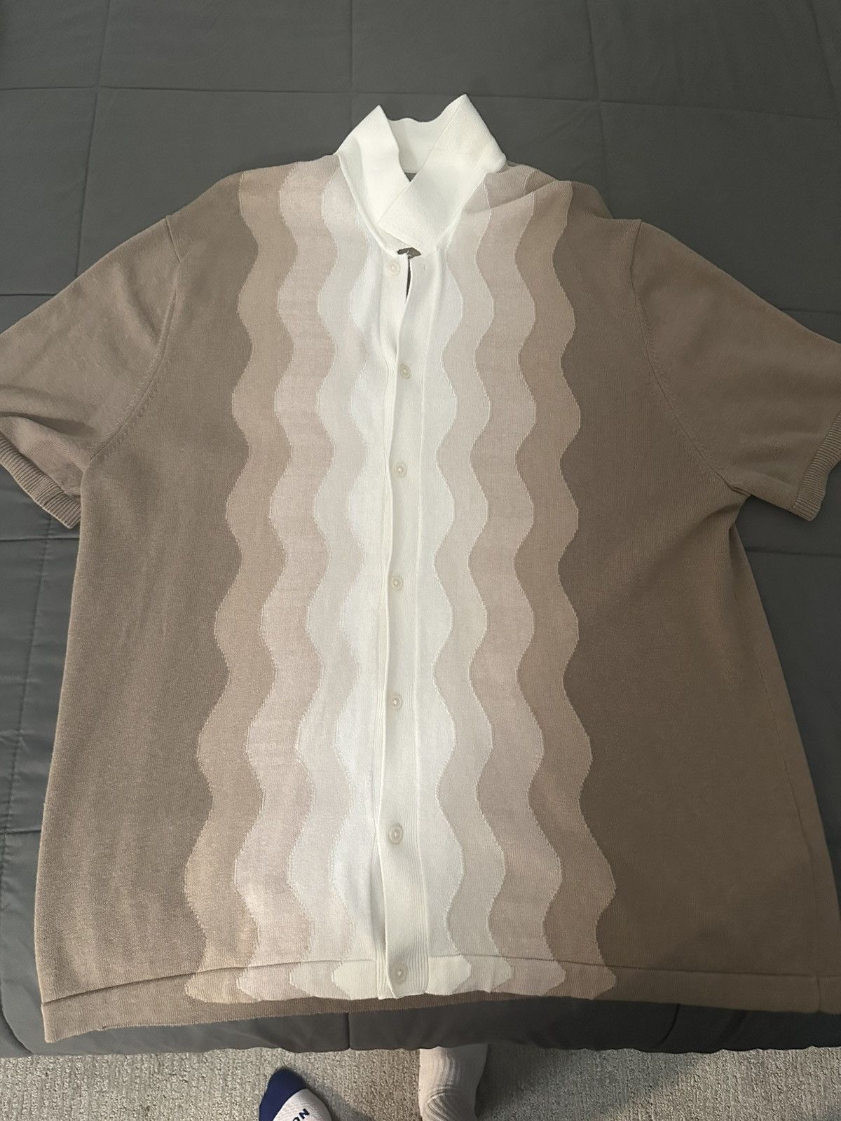 Abercrombie & Fitch Abercrombie Geometric Print Short Sleeve Cardigan sz XL Size US XL / EU 56 / 4 - 1 Thumbnail