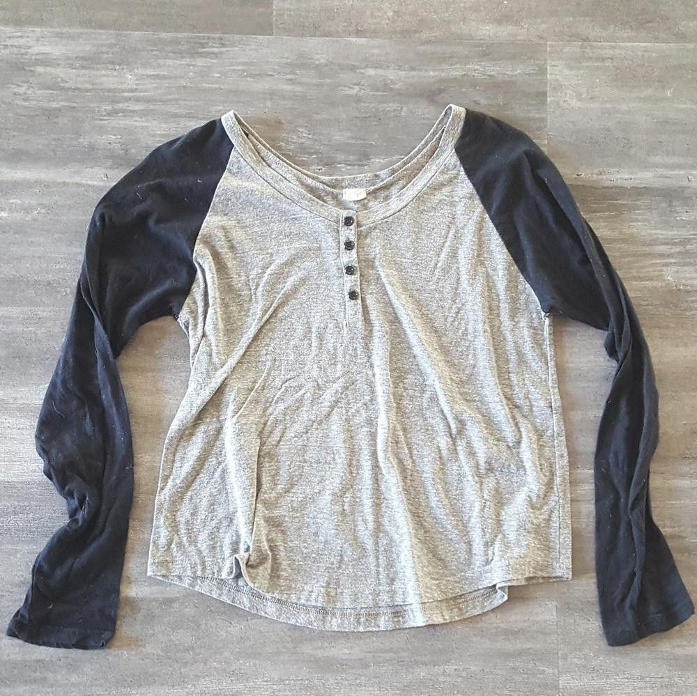 Designer Grey Black Button Detailed Melville Long Sleeve Size ONE SIZE - 1 Thumbnail