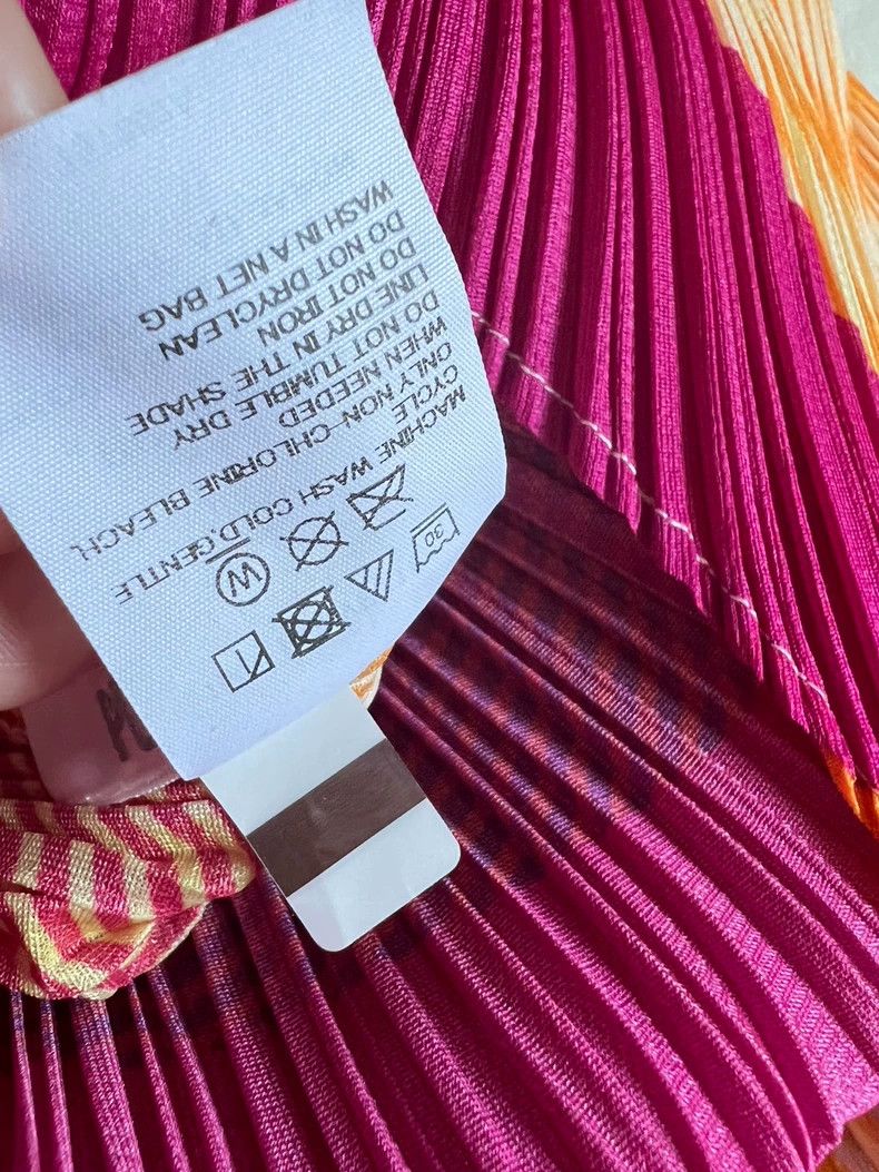 Issey Miyake Issey Miyake size:3 Orange-red color-blocked pleated dress Size XS / US 0-2 / IT 36-38 - 4 Thumbnail