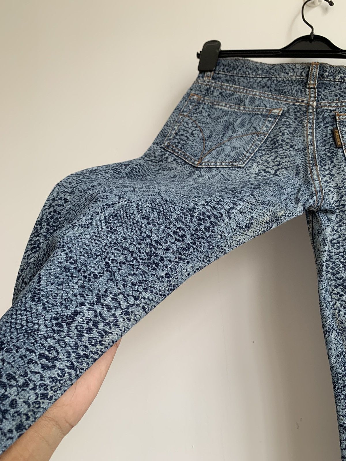Hysteric Glamour 2000s Hysteric Glamour Snake Pattern Skinny Jeans Size US 26 / EU 42 - 17 Thumbnail