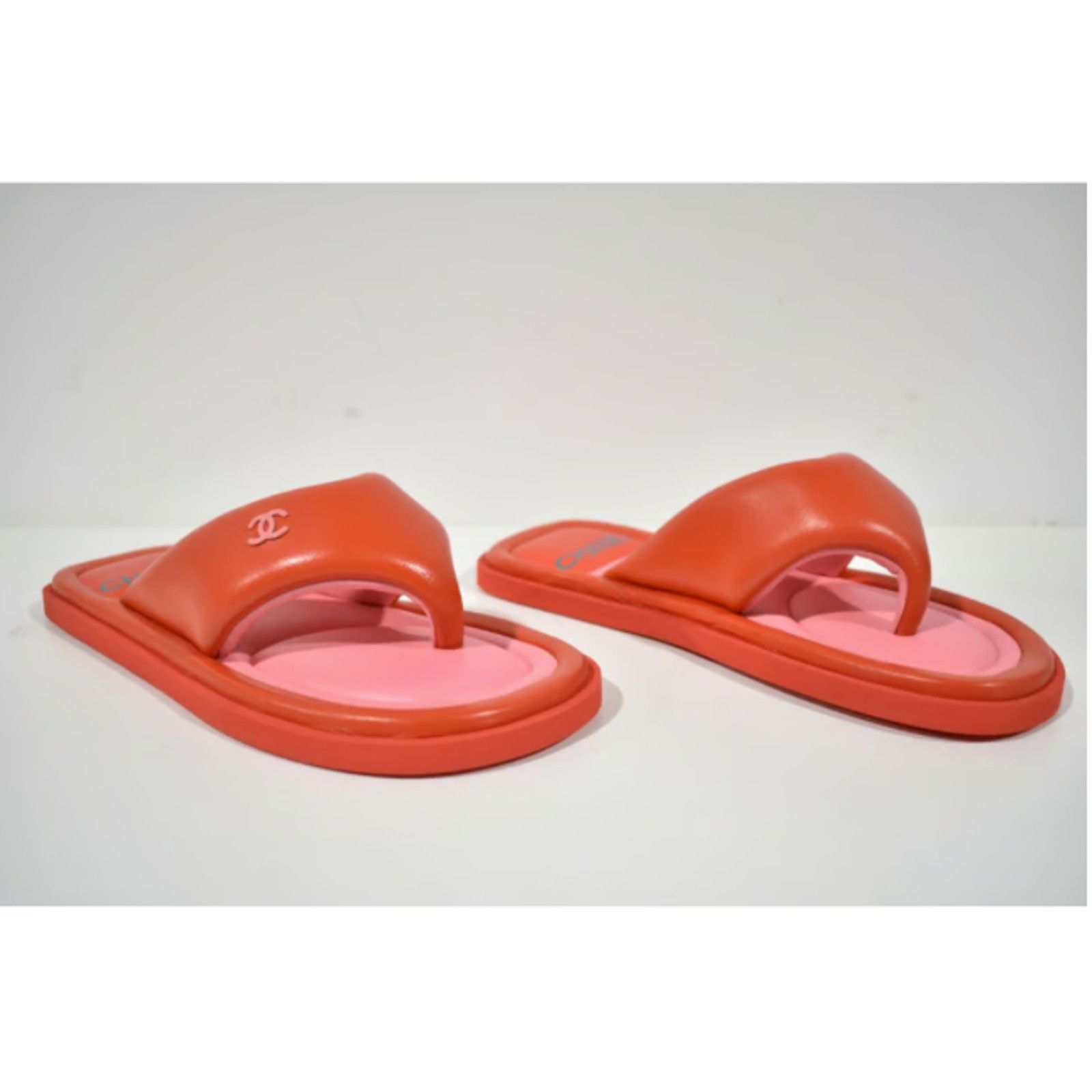Chanel Chanel 22P Pink Red Lambskin Padded Pool Thong Logo Size US 12 / IT 42 - 3 Thumbnail