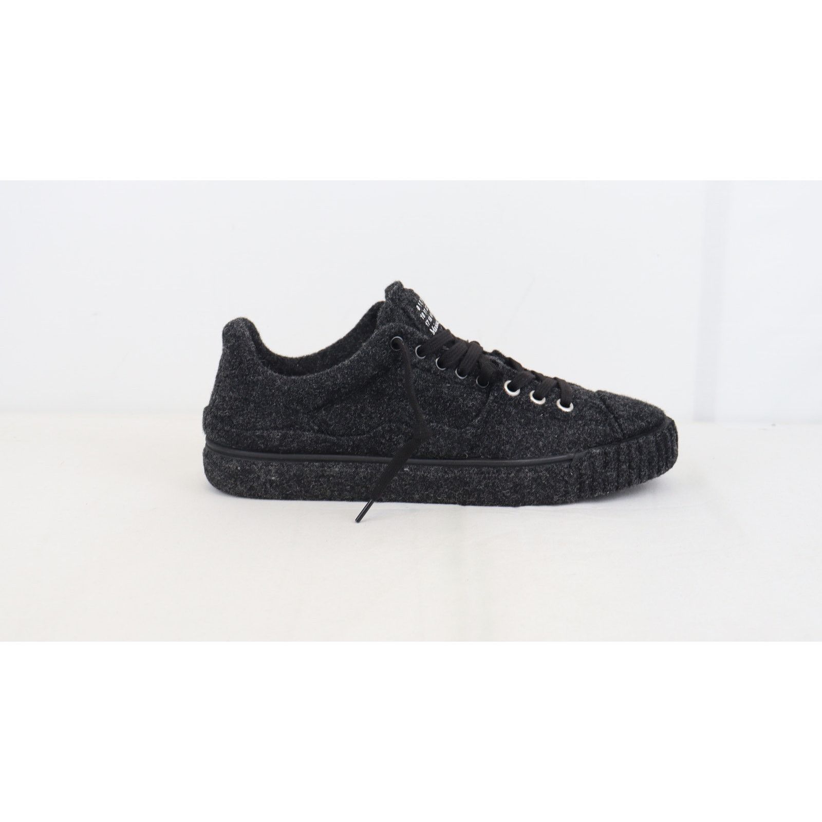 o1rshd1 Evolution Low Top Sneakers in Black